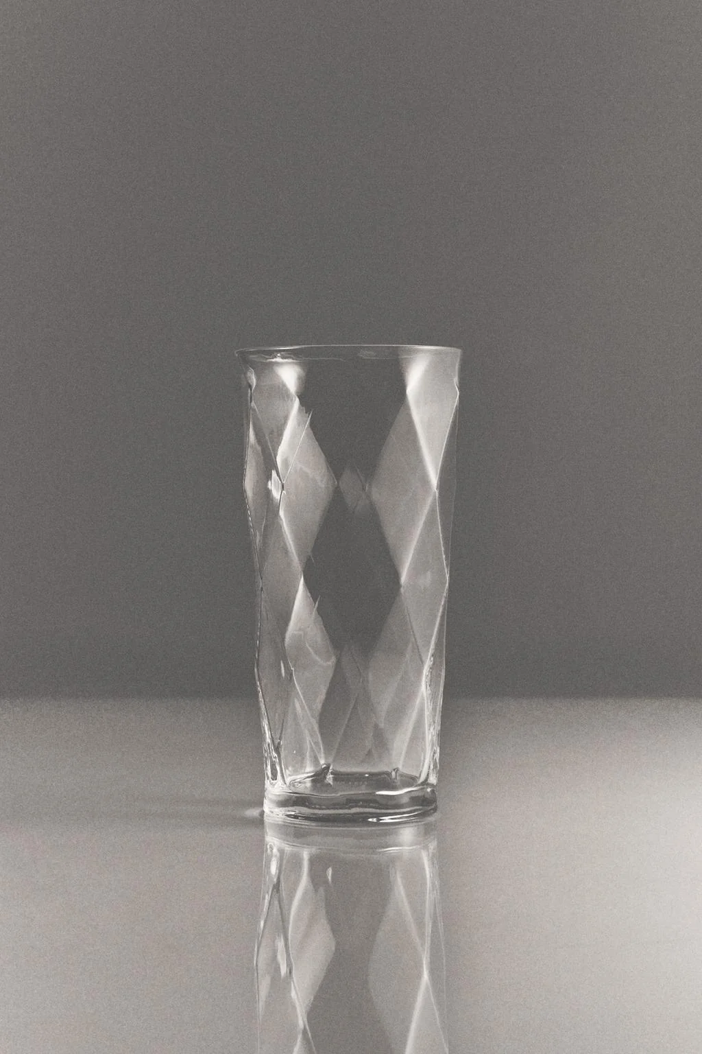 DECORATIVE TALL GLASS VASE