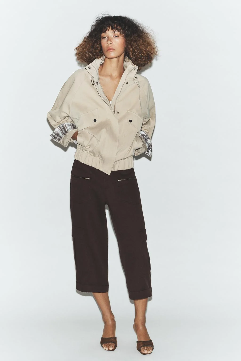 Оверсайз куртка-бомбер с высоким воротом — БОМБЕРЫ