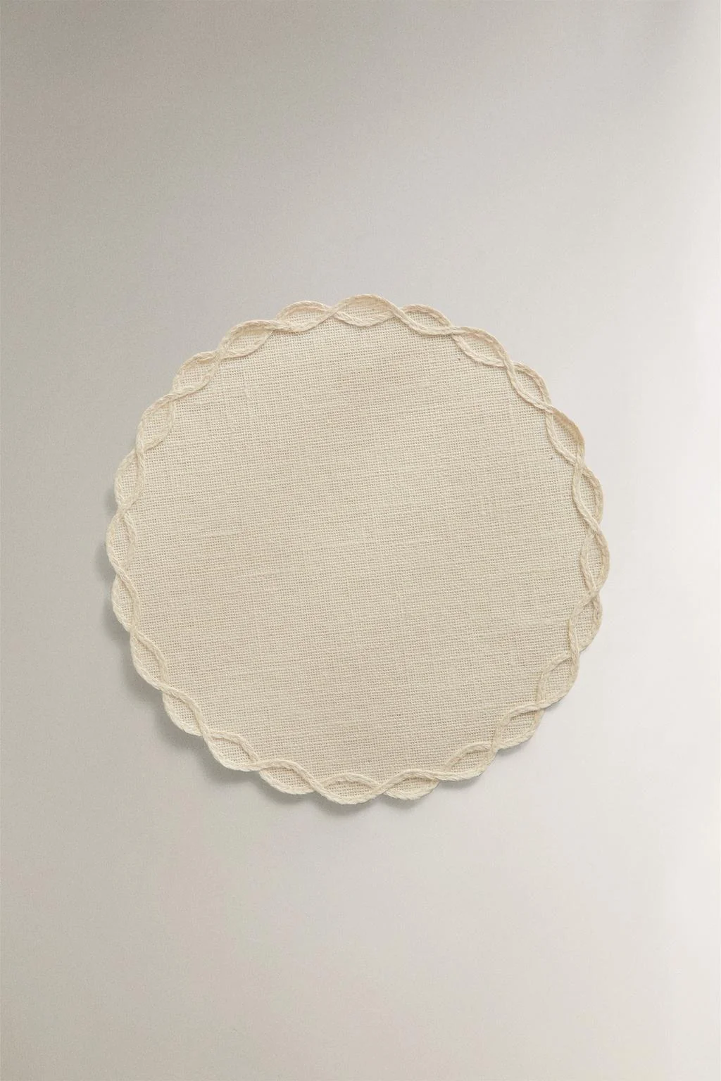 Салфетка для стола с цепочкой