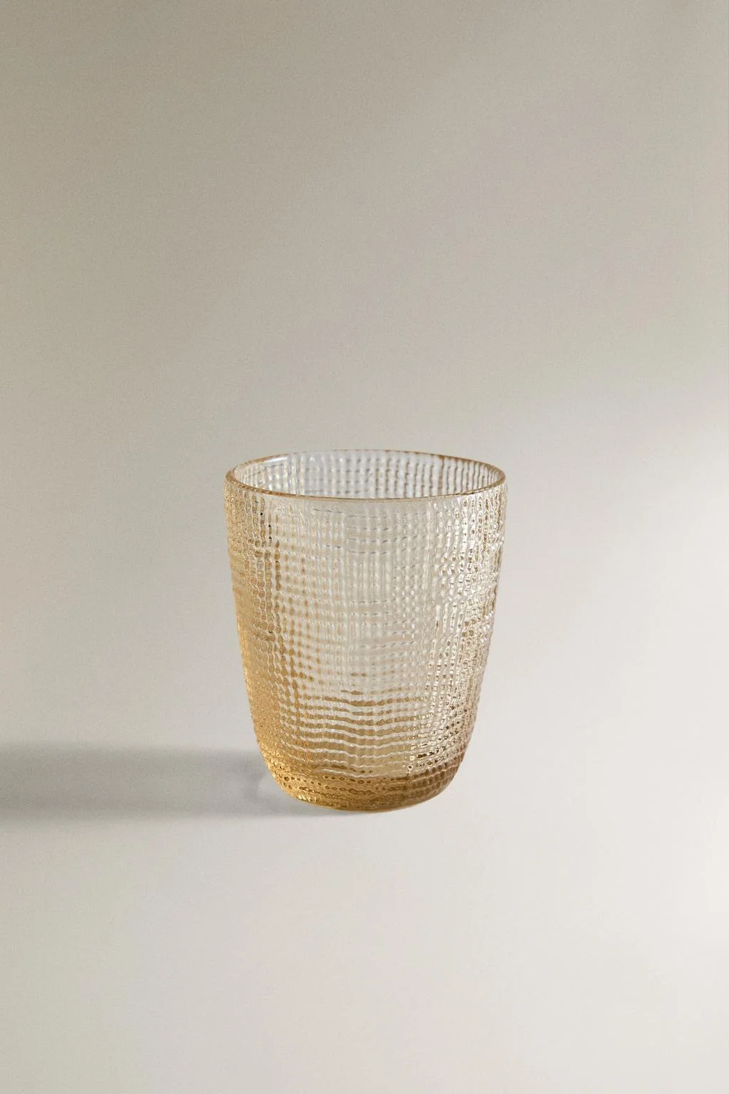 Стеклянный стакан с объёмным узором