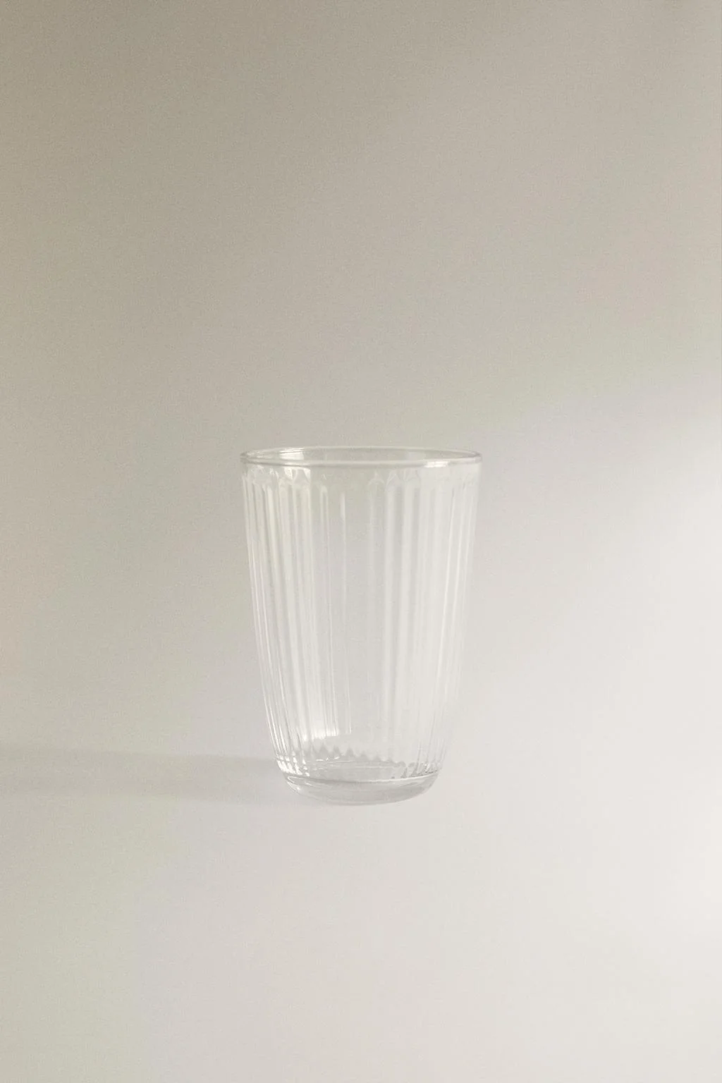 Стакан для безалкогольных напитков с линиями