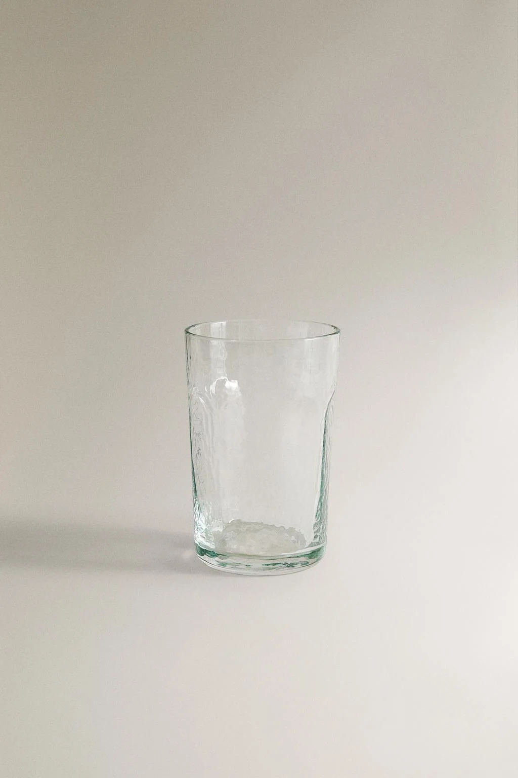 Чеканенный стакан для безалкогольных напитков