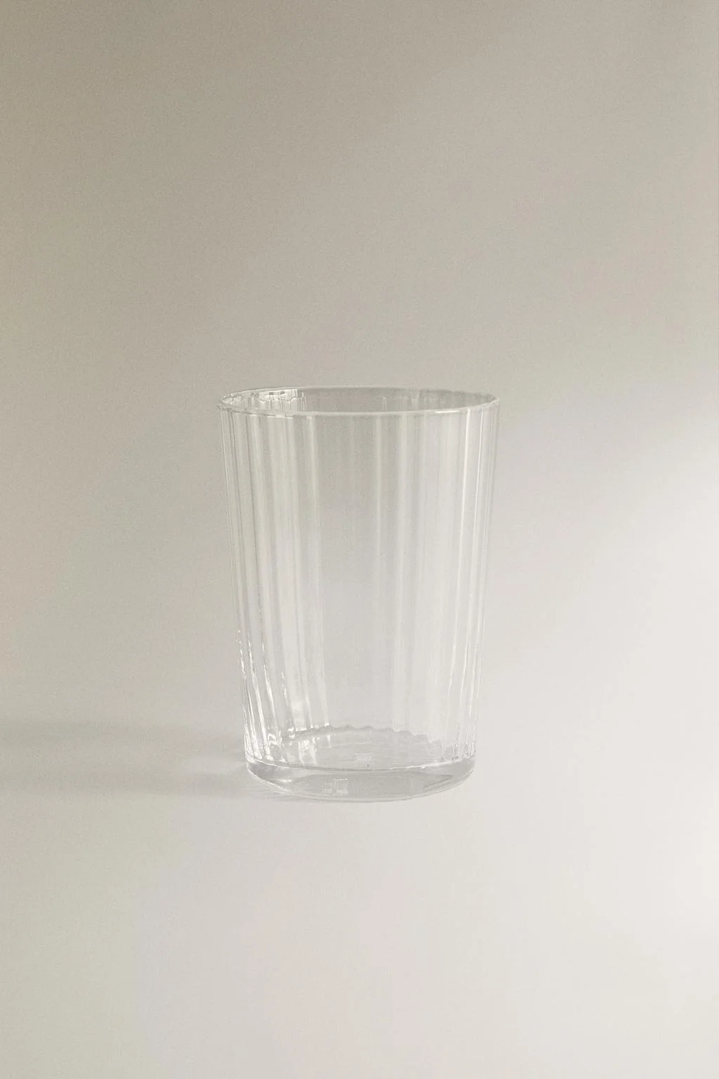 Стакан с линиями