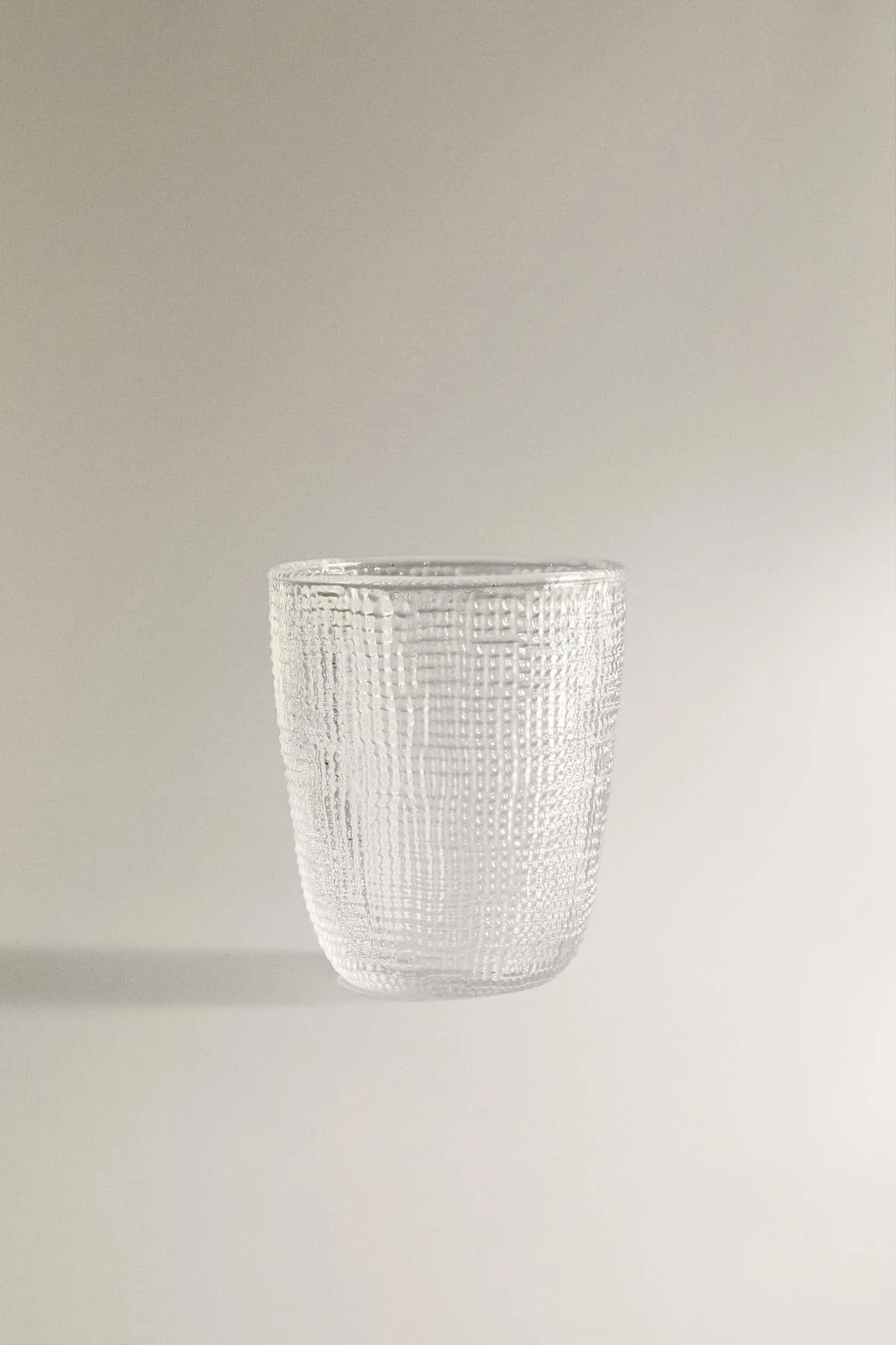 Стакан с рельефным дизайном