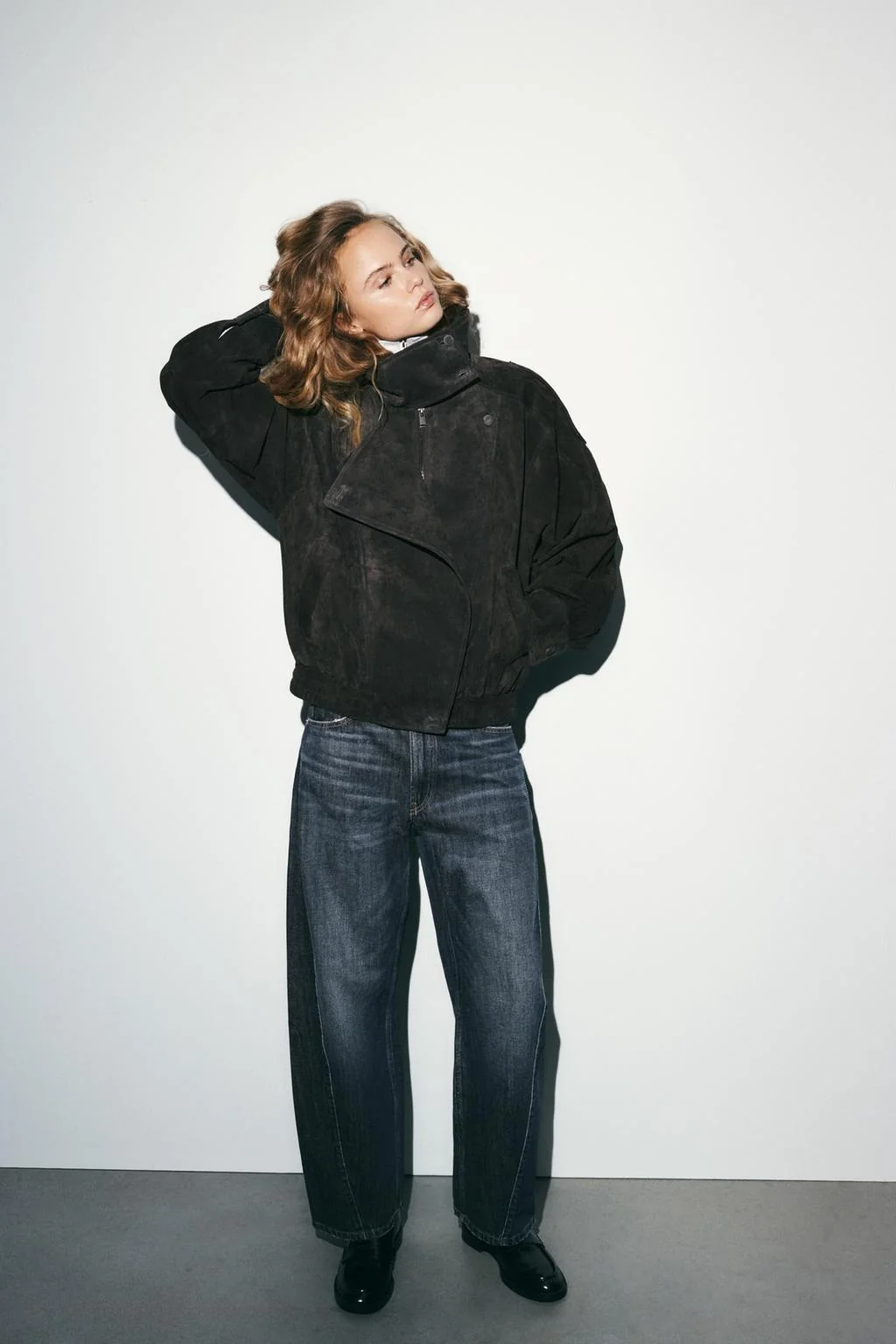 Куртка-байкер из 100% замши с закрытыми пуговицами