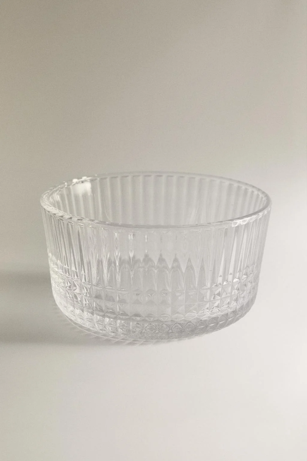 Стеклянная мини-миска с рельефным геометрическим дизайном — Керамические плиты | блюда