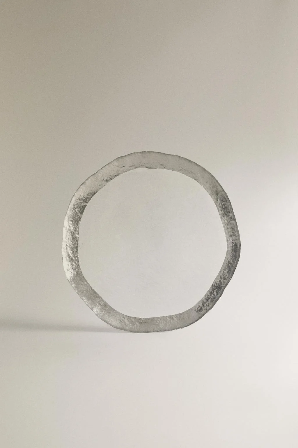 Рельефная стеклянная десертная тарелка с серебряной каймой — Керамические плиты | блюда