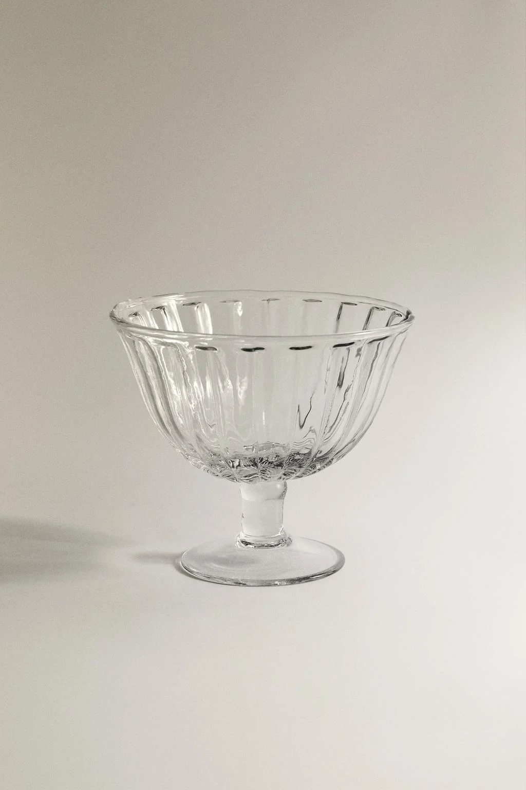 Полосатый стеклянный десертный бокал — Керамические плиты | блюда