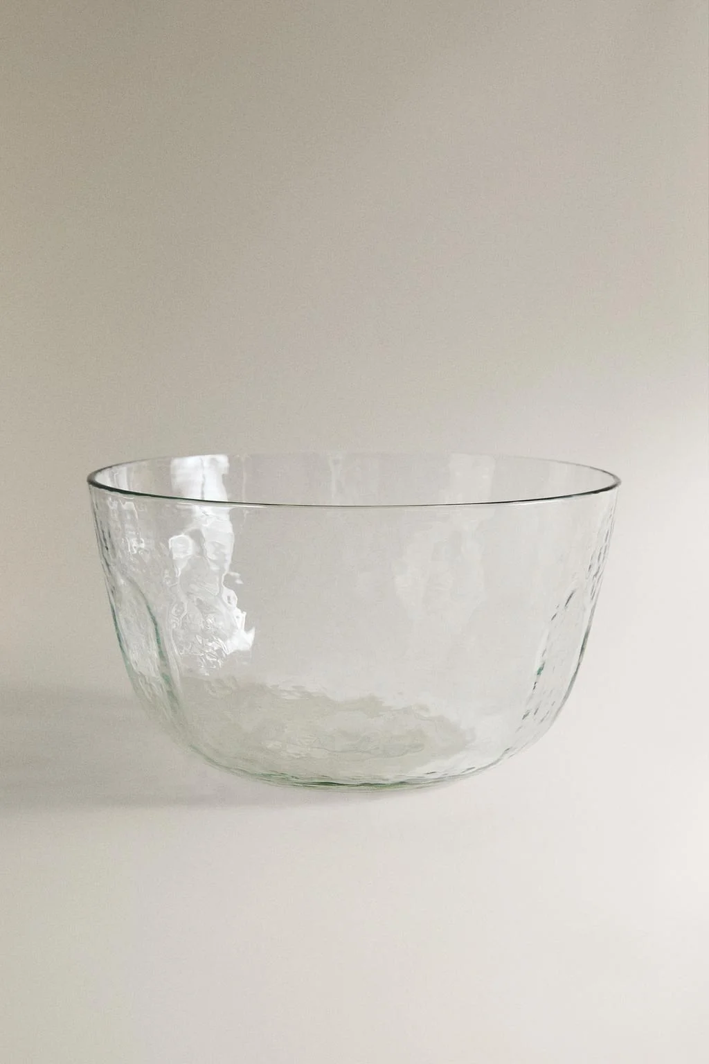 Стеклянная салатница с чеканкой