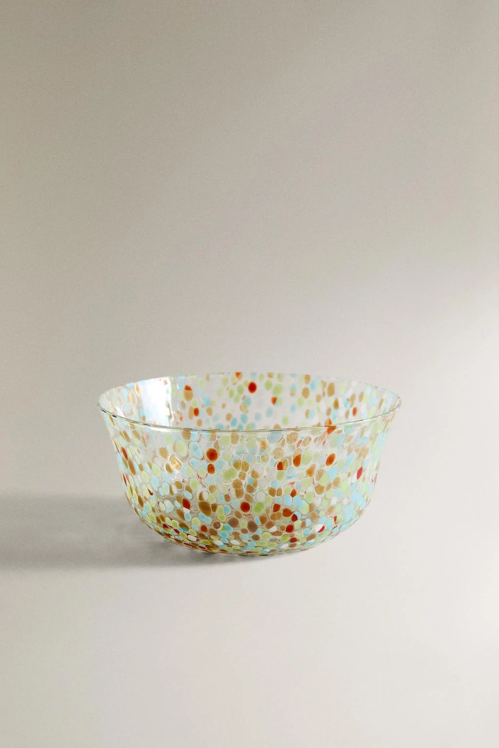Разноцветная стеклянная миска с вкраплениями