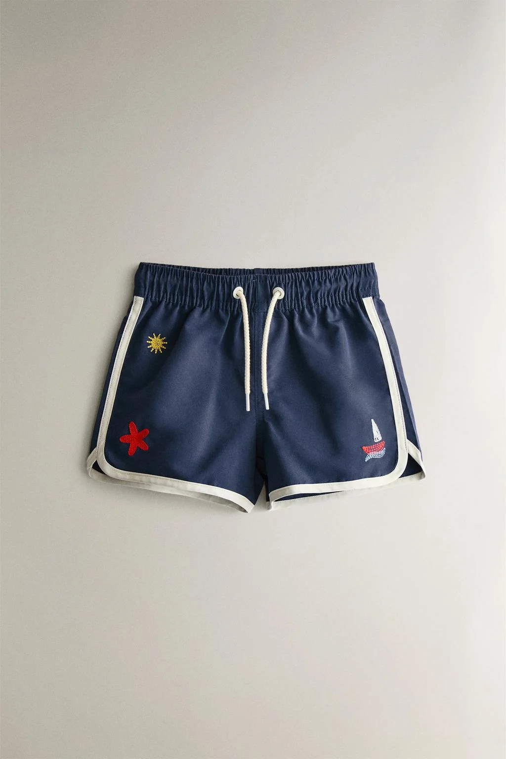 Детские пляжные шорты в морской тематике