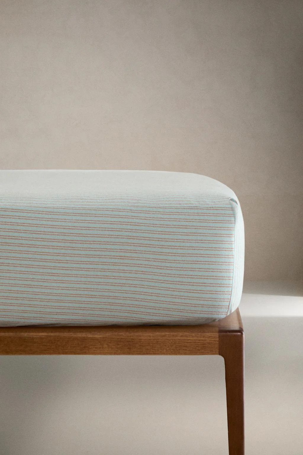 Детская полосатая фланелевая наволочка — Простыни на резинке