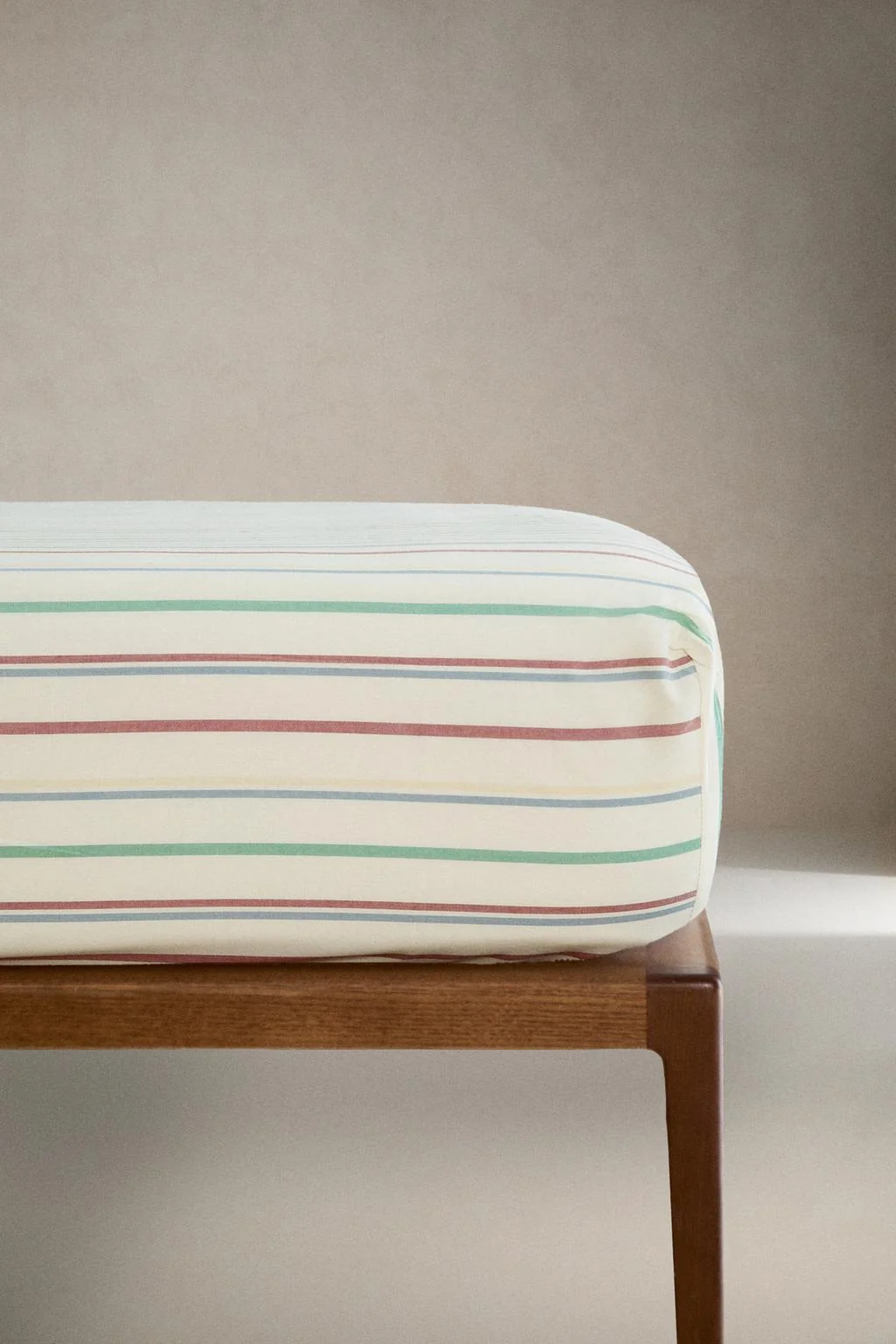 Детская разноцветная полосатая наволочка