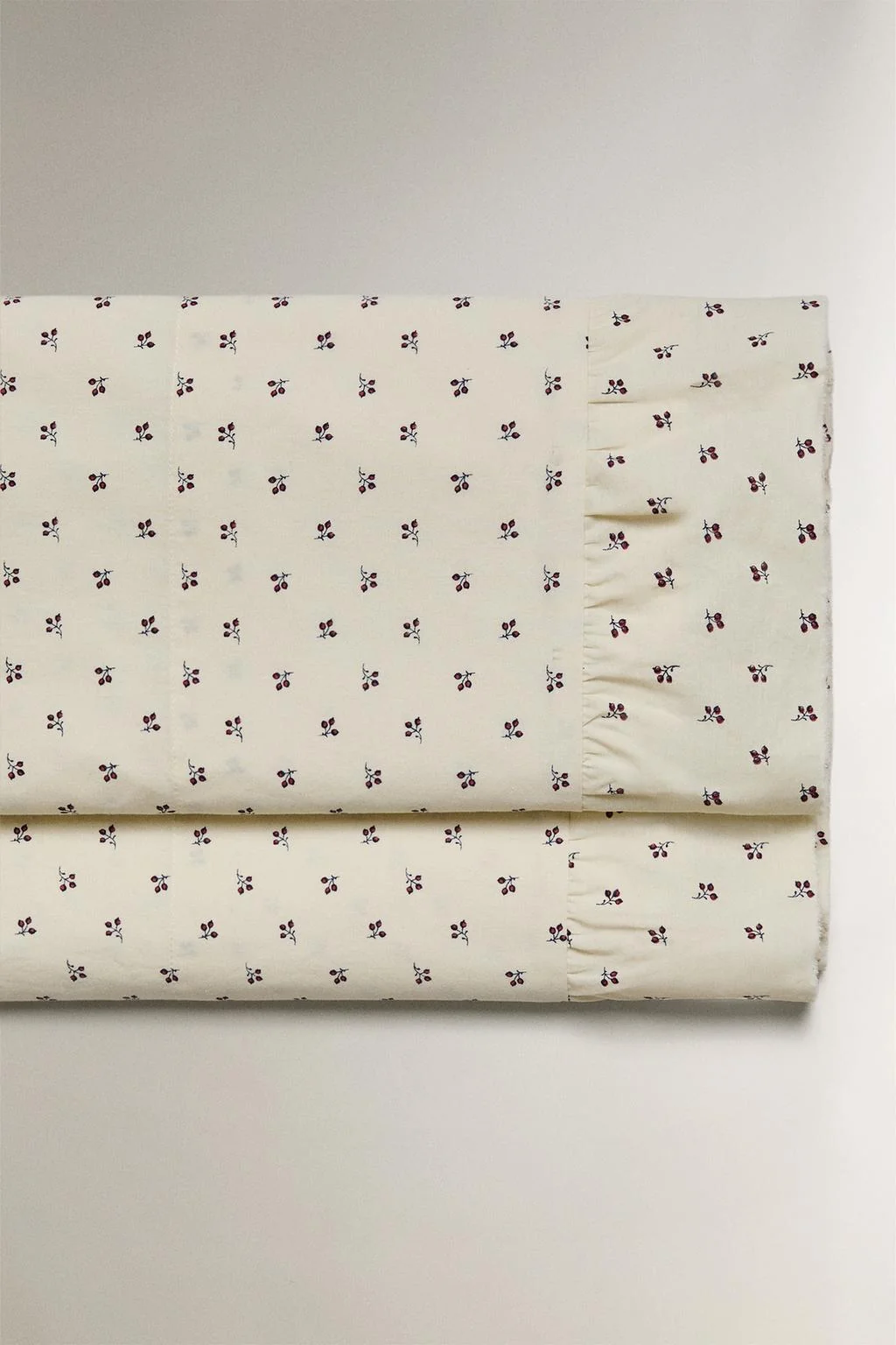 Детская простыня с цветочным принтом и оборками