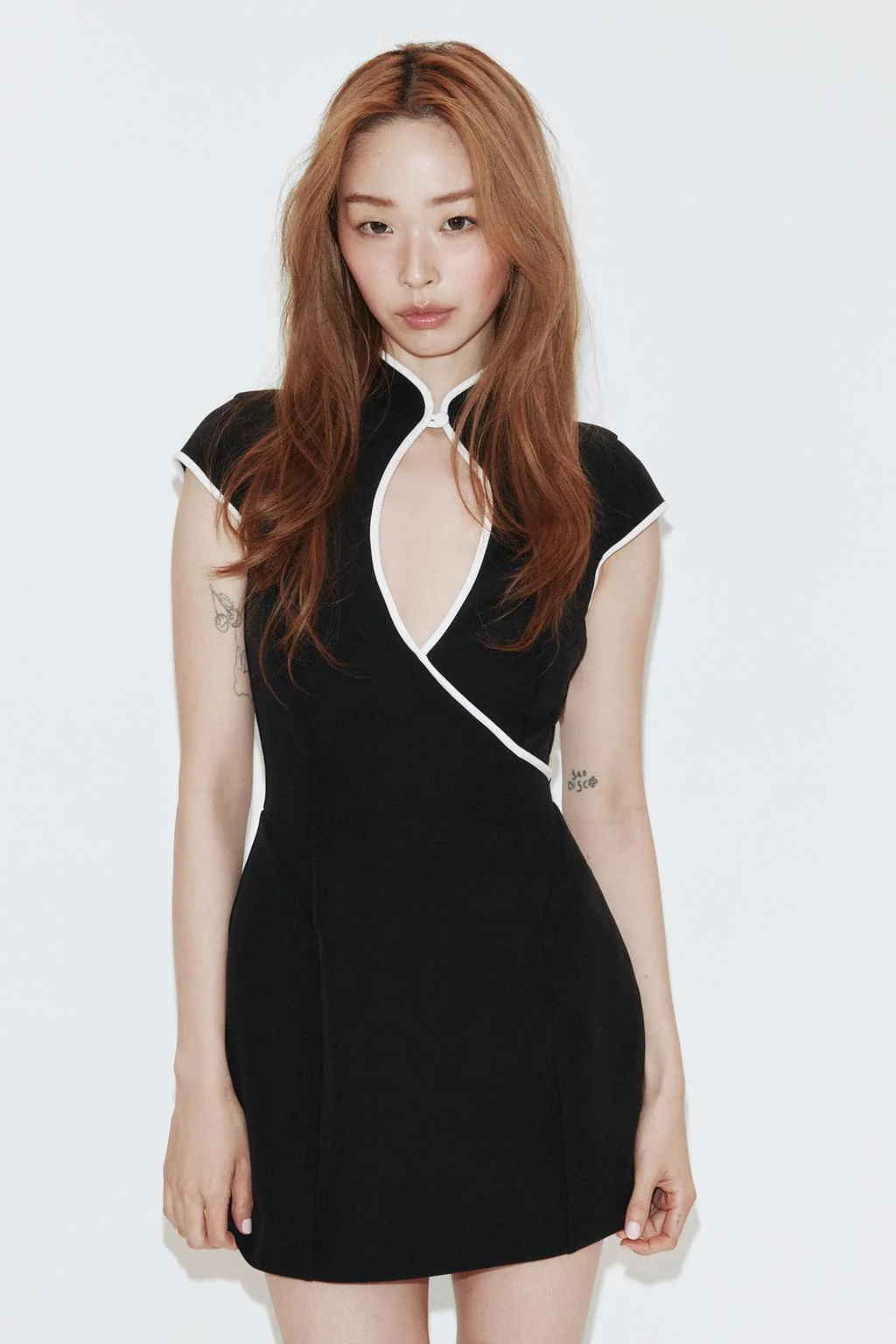 MINI DRESS WITH CONTRAST PIPING