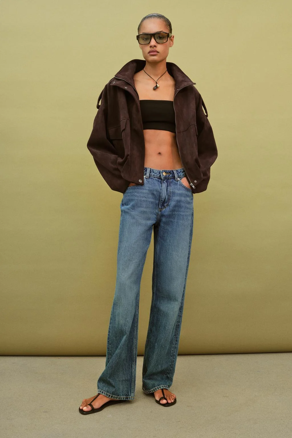 Куртка из замшевого кожзаменителя с хлястиками