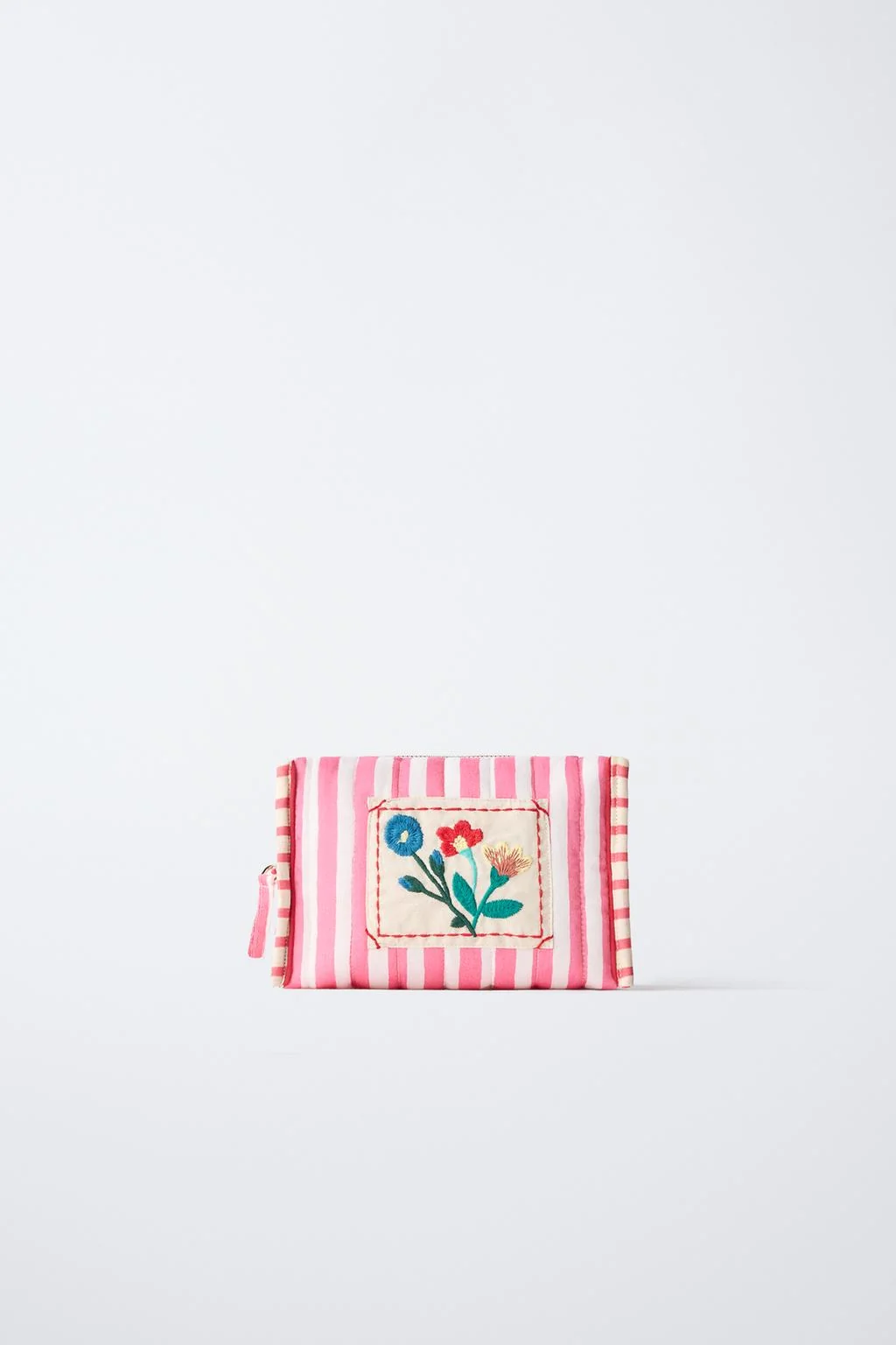Полосатая косметичка с вышивкой
