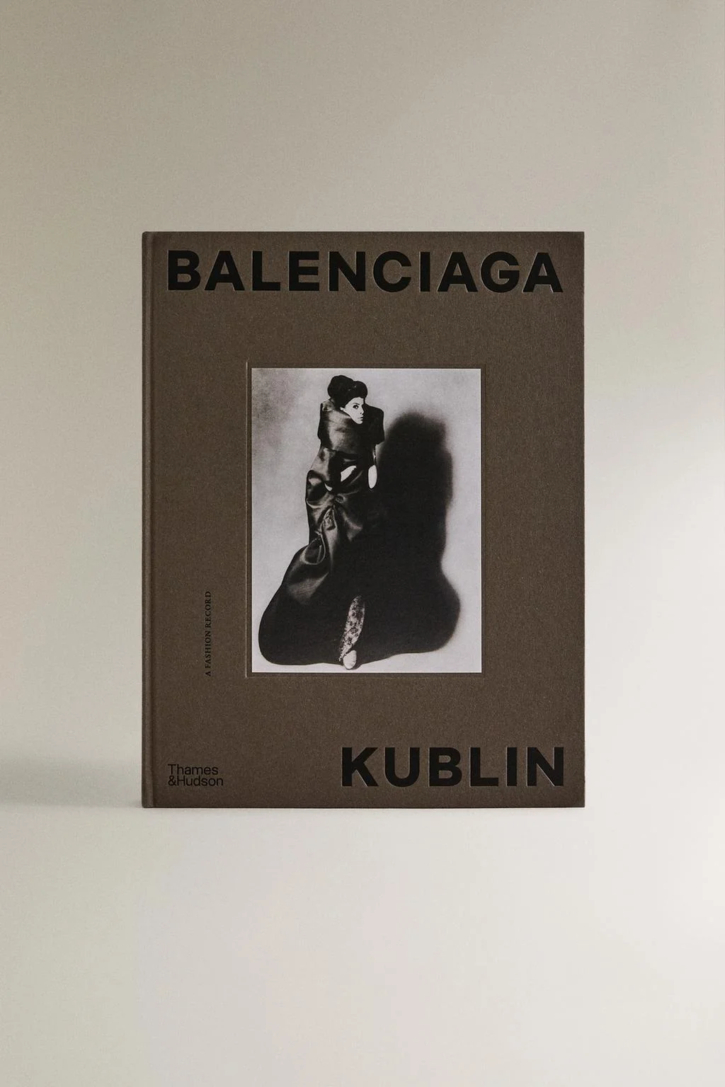 Книга BALENCIAGA KUBLIN (на английском) — Концепции