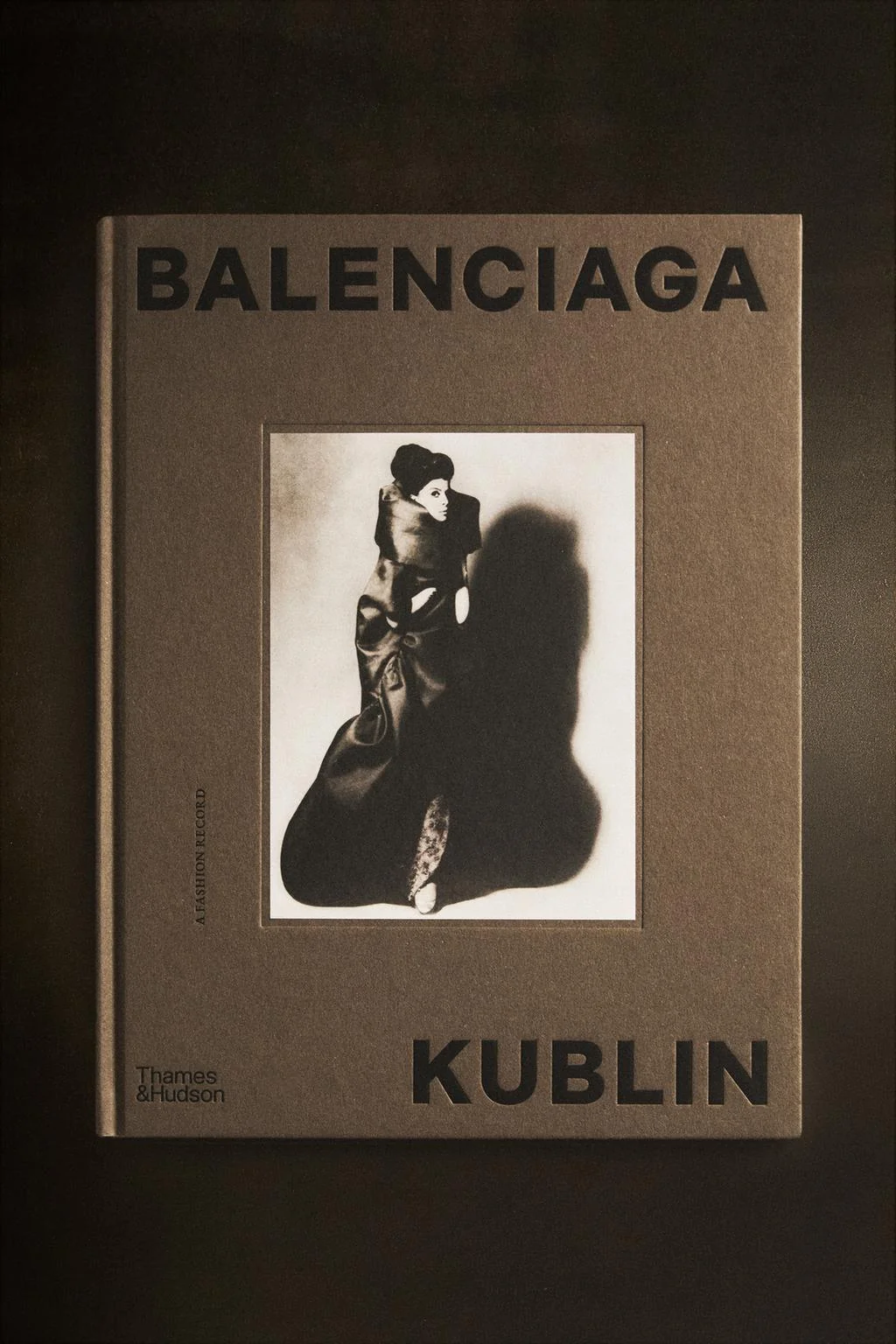 Книга BALENCIAGA KUBLIN (на английском)