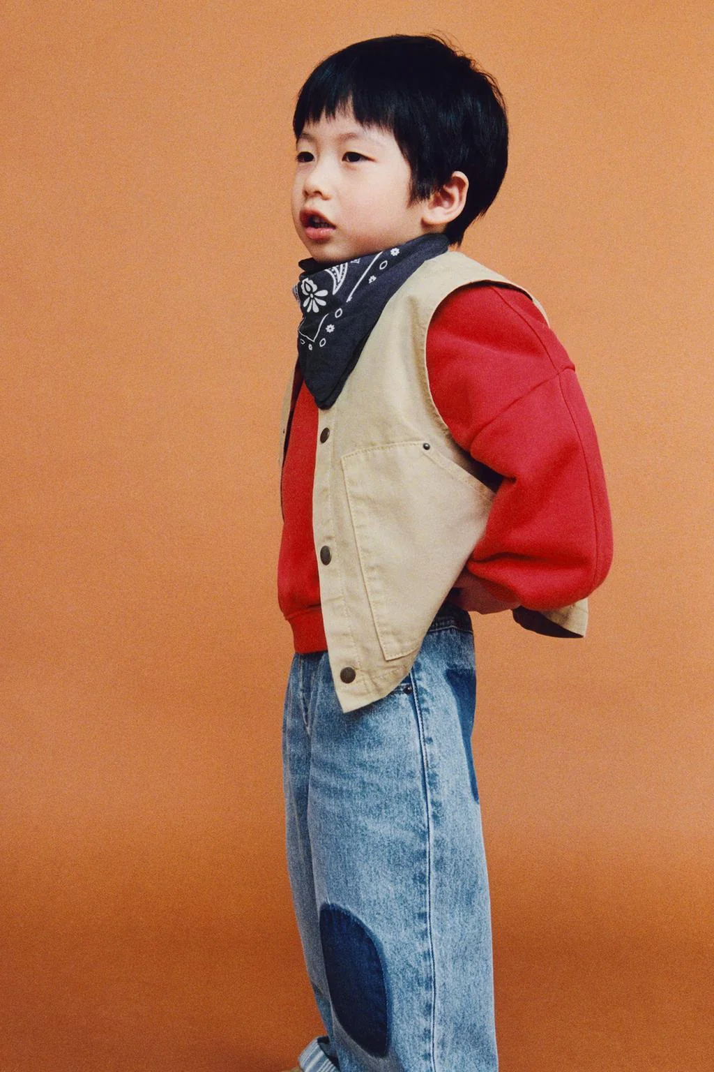 Жилет с нашивкой