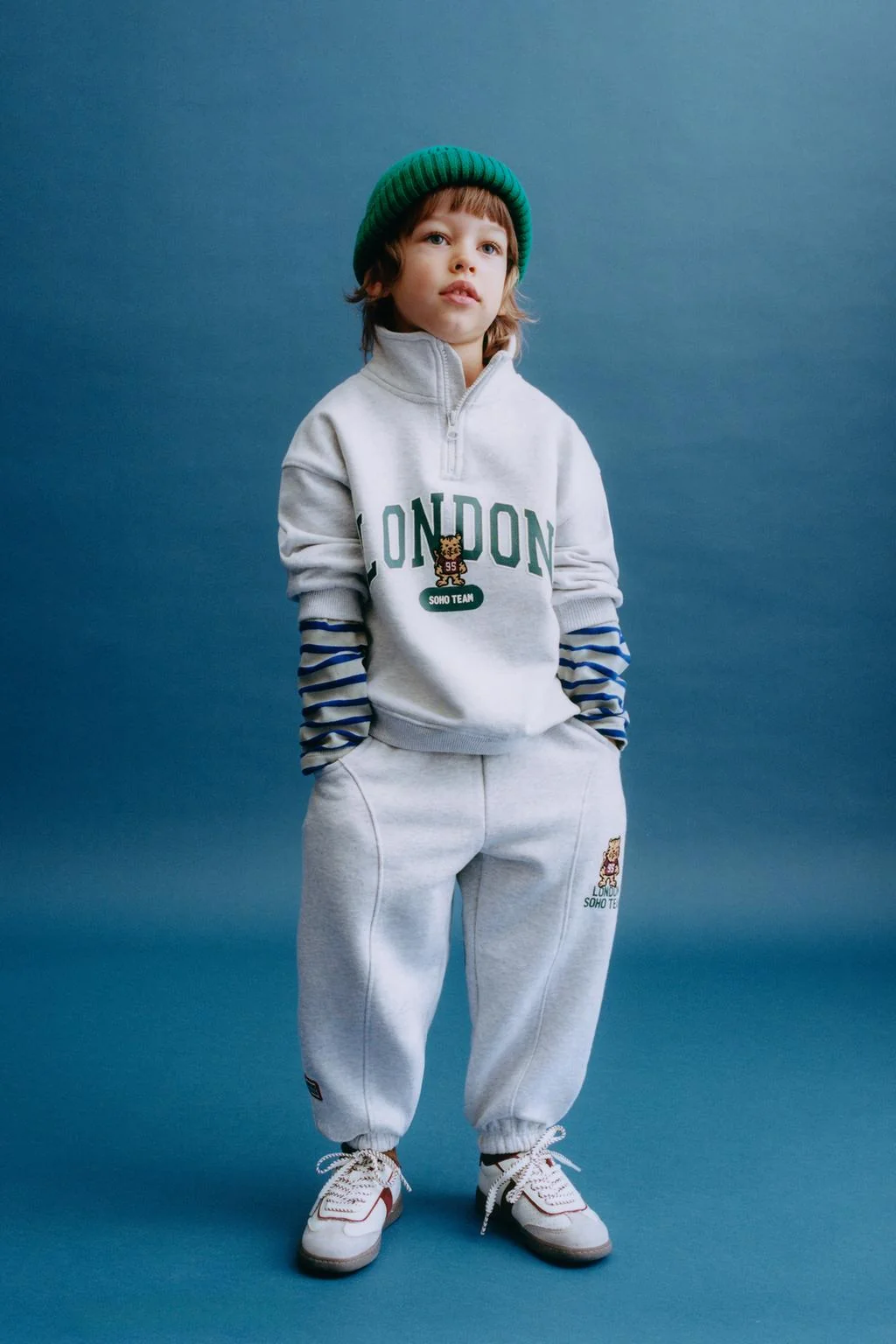 Свитшот с вышивкой медведя