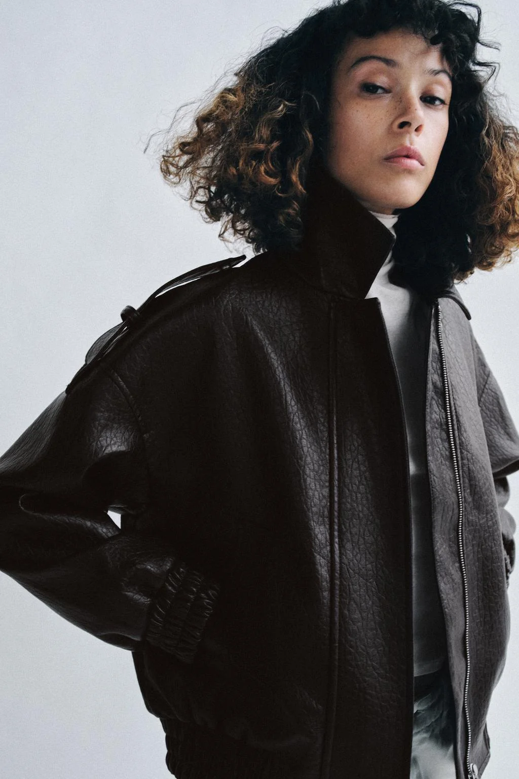 Куртка-бомбер с эффектом кожи ZW Collection