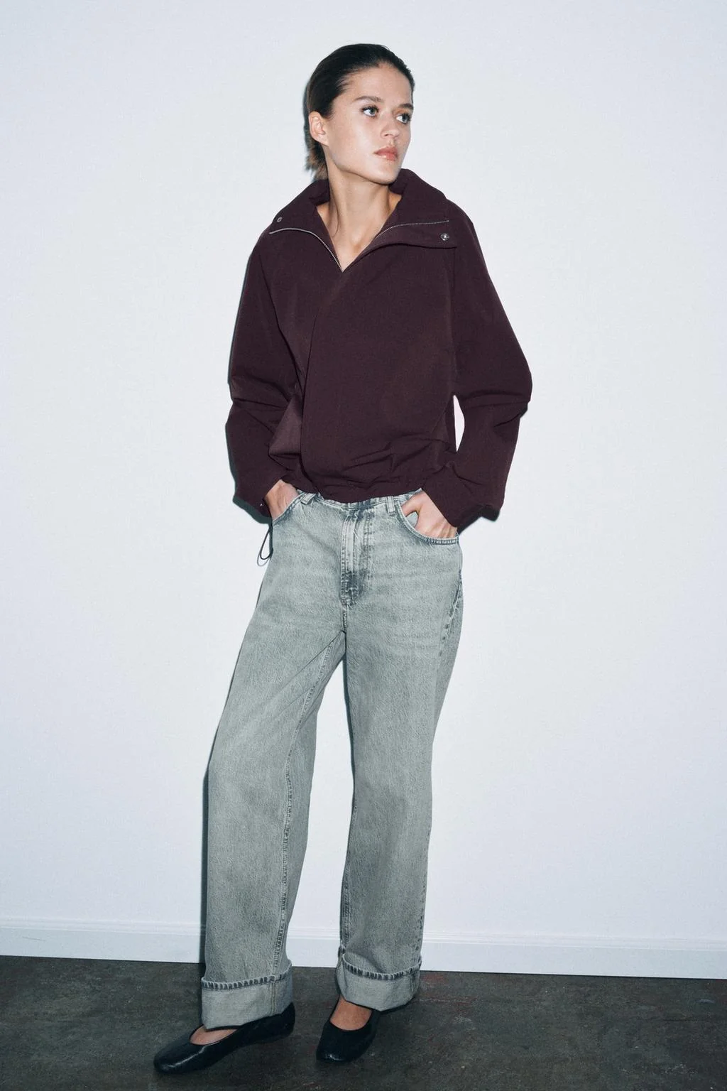 Объемная куртка-бомбер на молнии