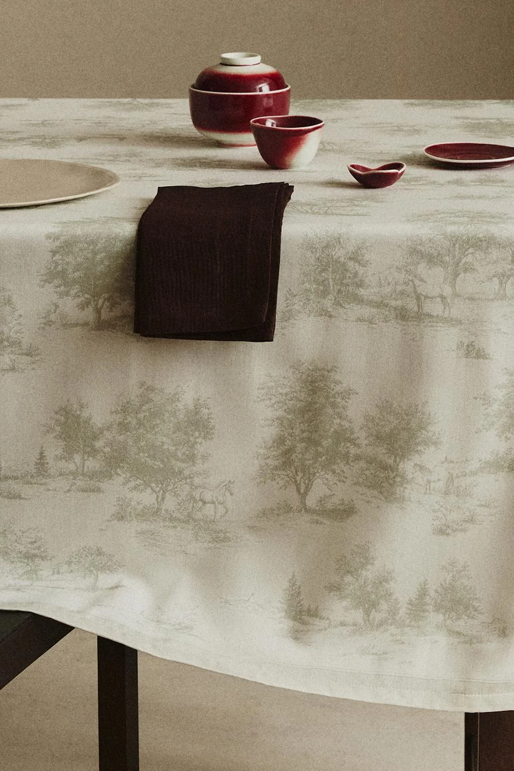 Скатерть "Toile de Jouy" с лошадьми