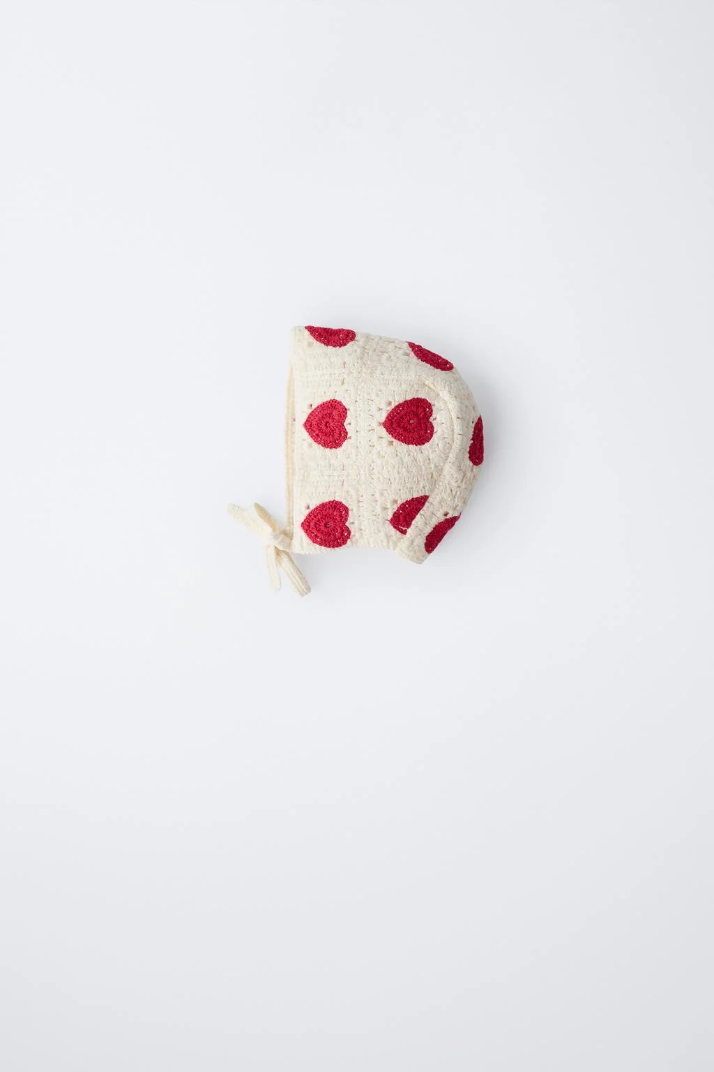 Чепчик с вязаным сердечком