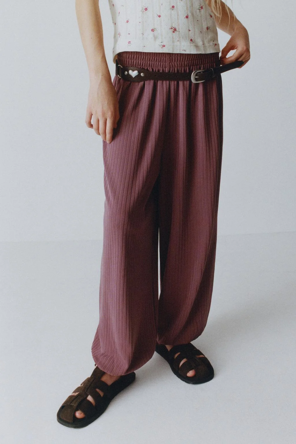 Пояс с аппликацией сердечек