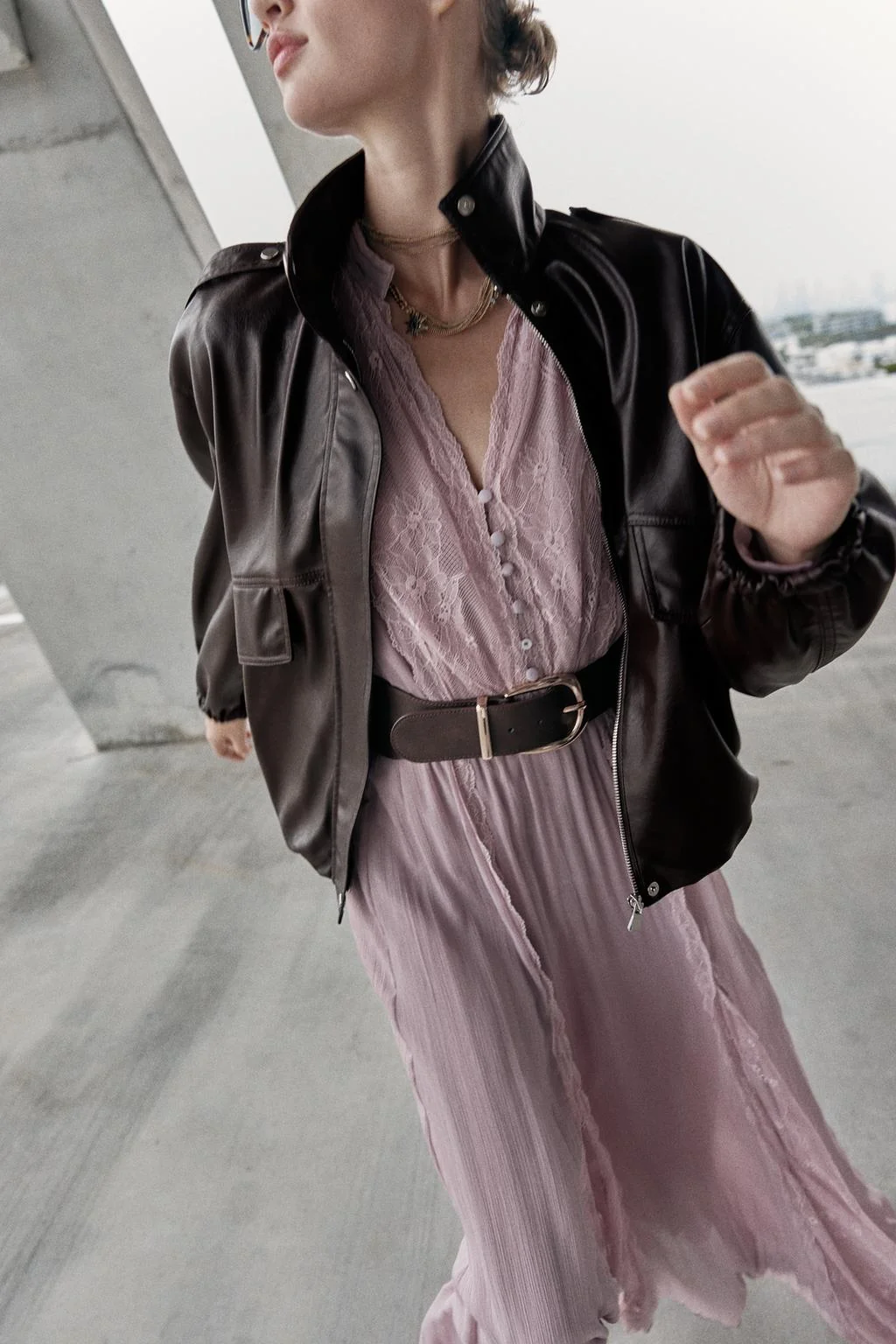 Куртка-бомбер с эффектом кожи