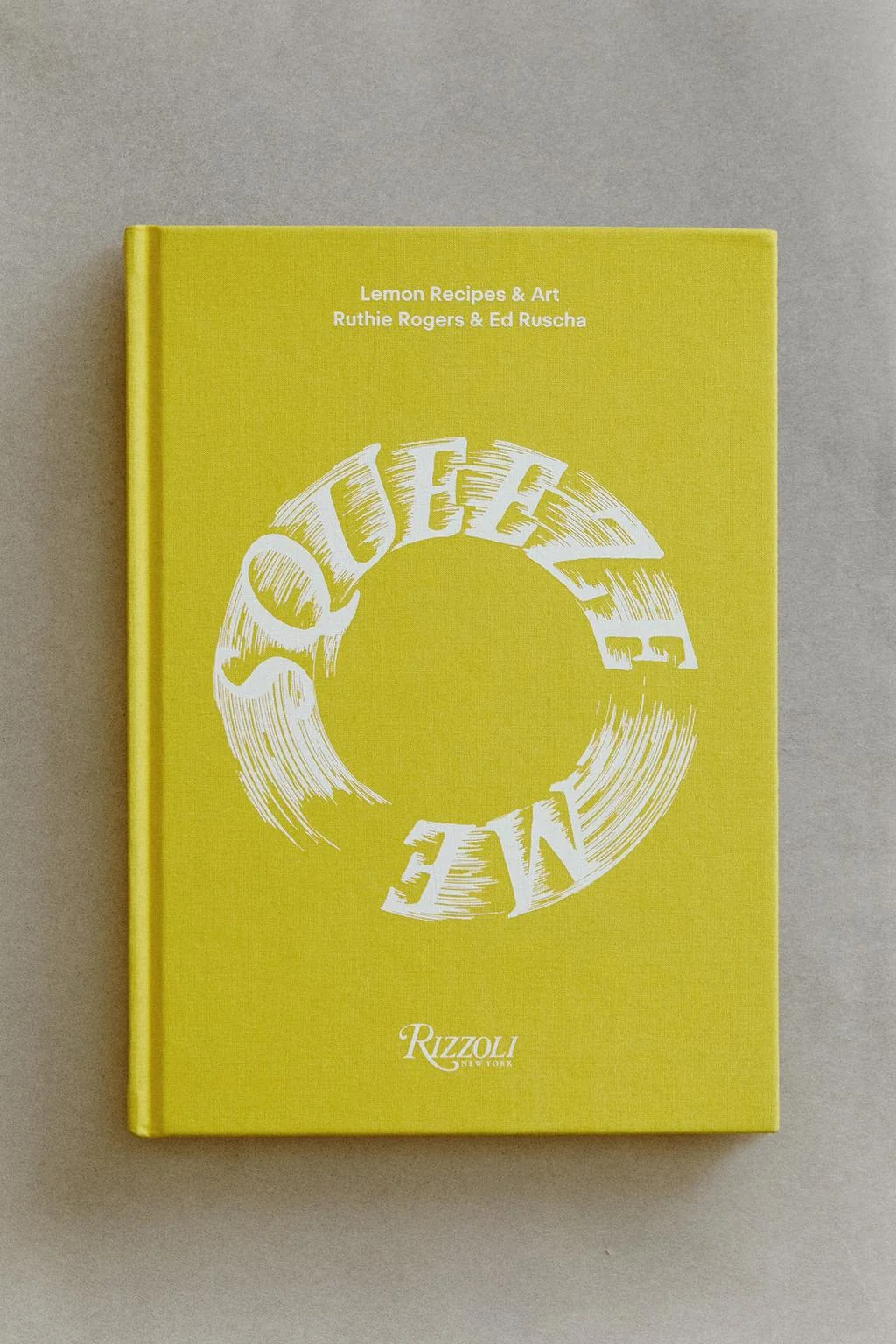 Книга рецептов и искусства "SQUEEZE - LЕМОН" (на английском языке)