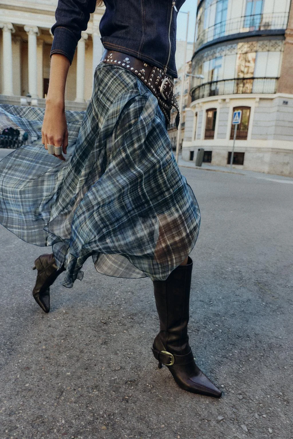 Ботинки на высоком каблуке с металлической пряжкой — САПОГИ | БОТИНКИ