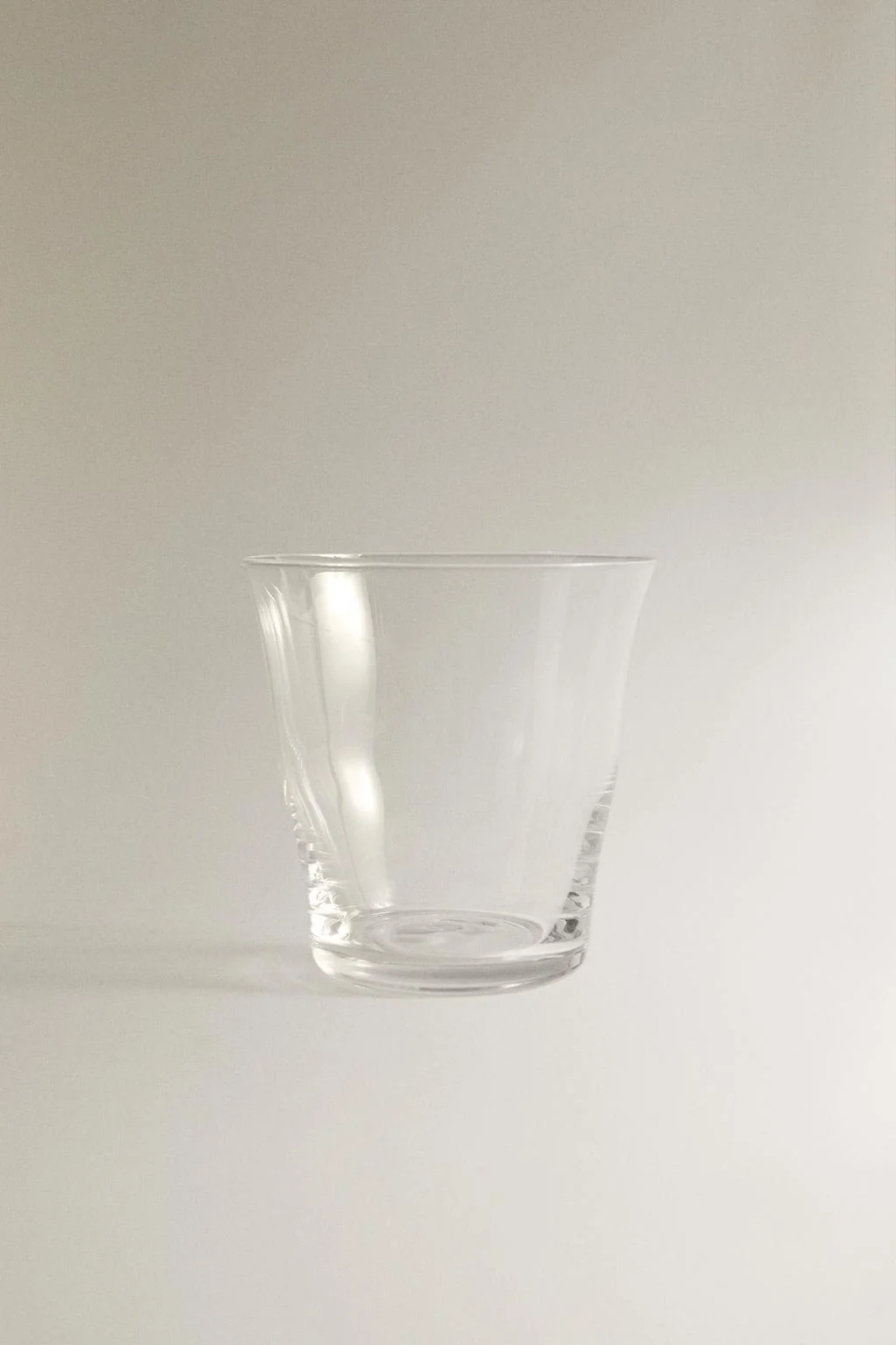 Стеклянный стакан