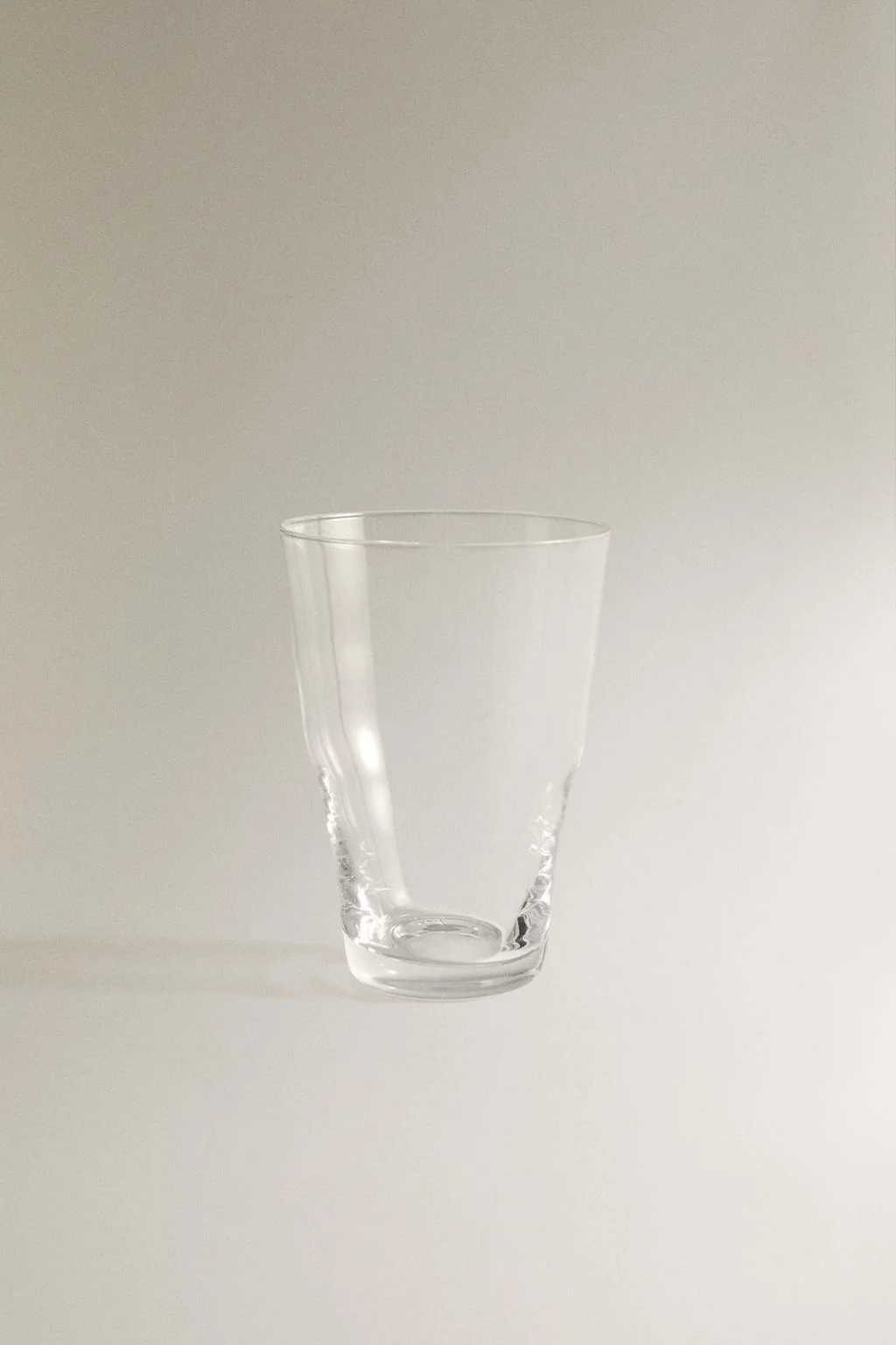 Стеклянный стакан для напитков