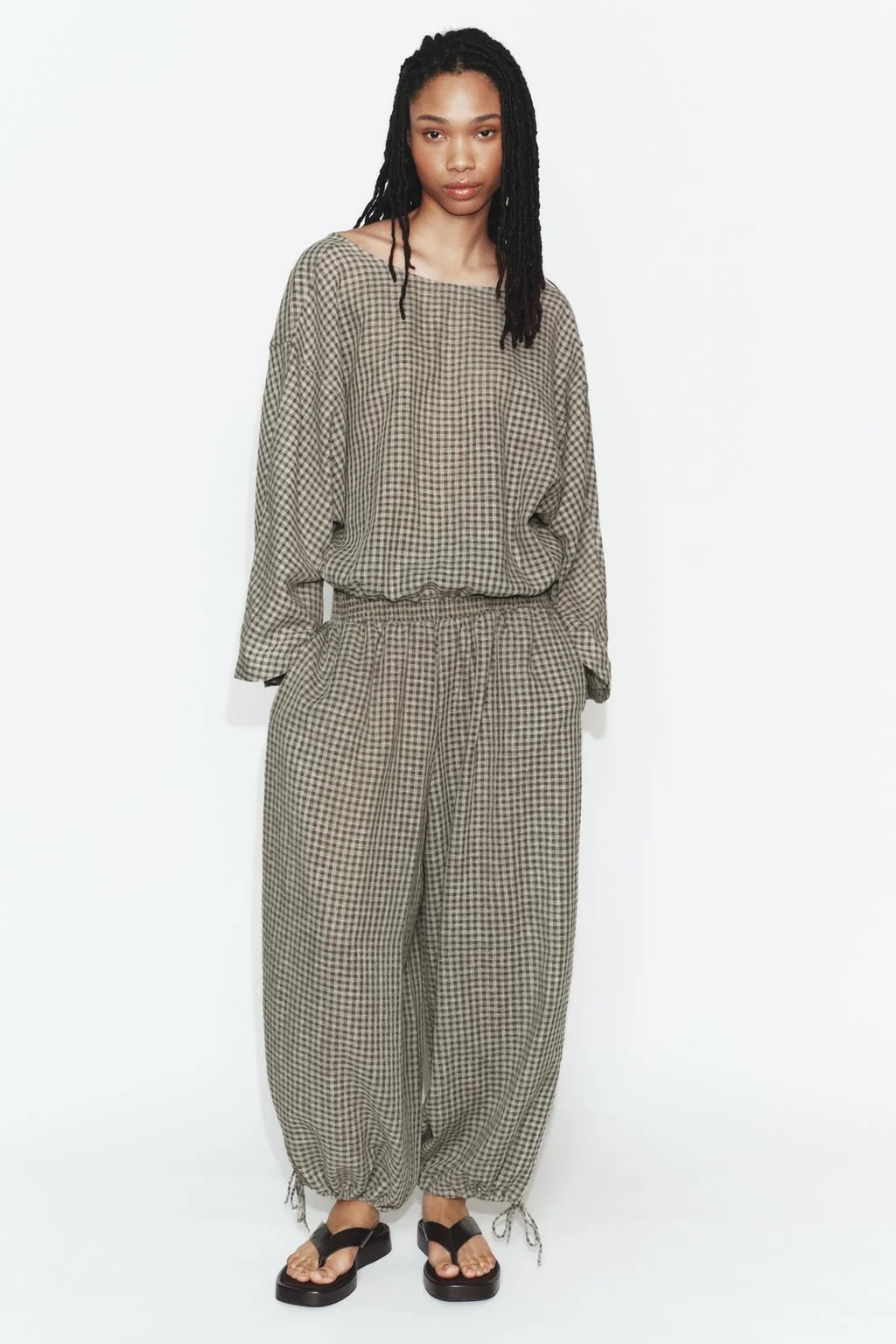 Брюки с резинкой на талии — С высокой талией