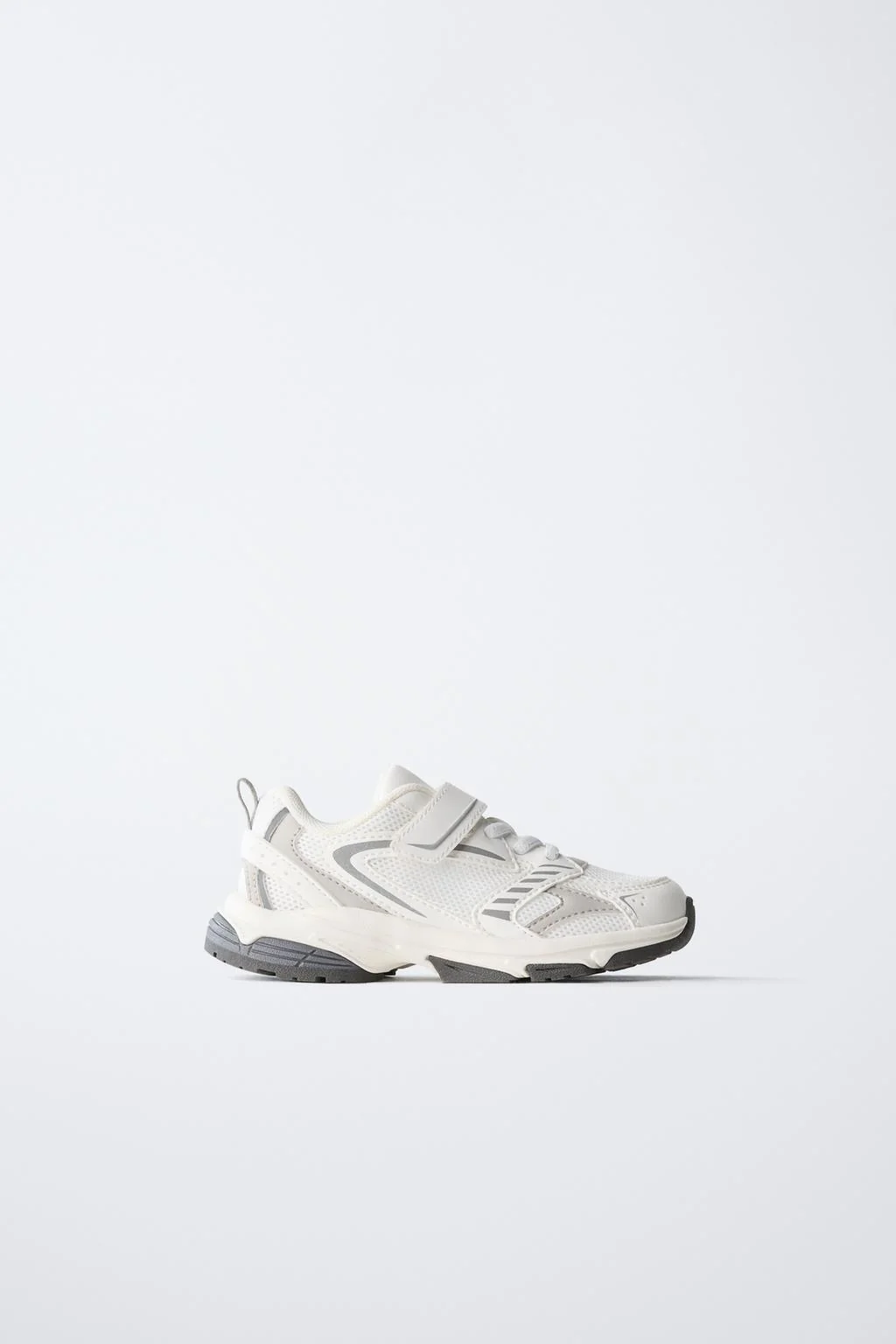 CONTRAST SNEAKERS