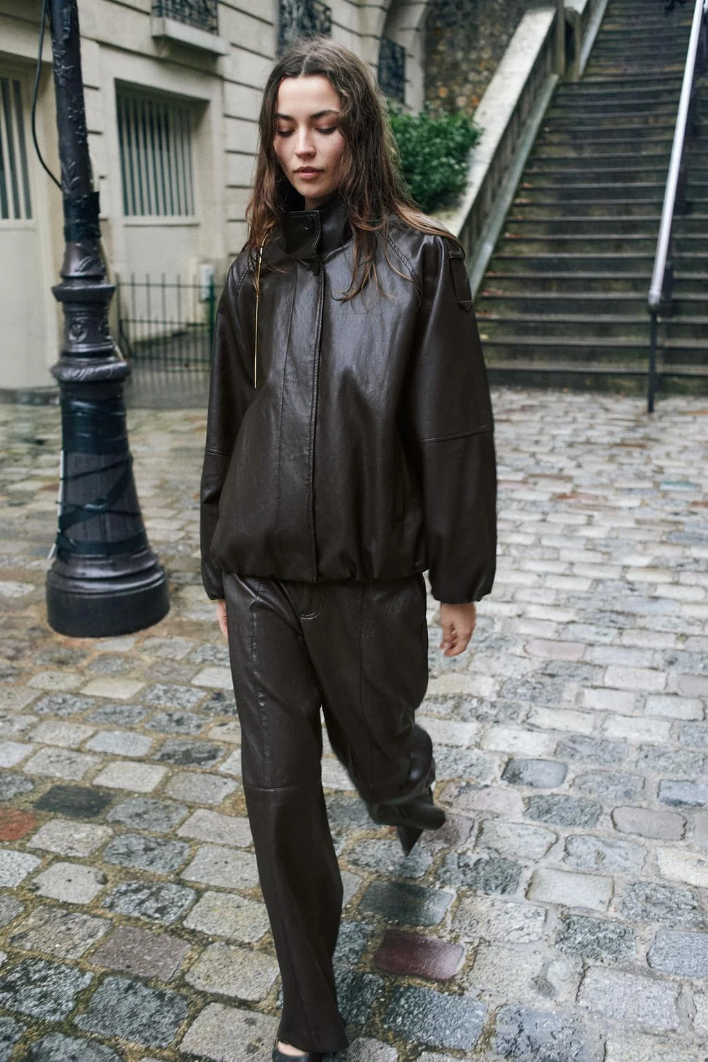 Куртка из искусственной кожи с высоким воротом