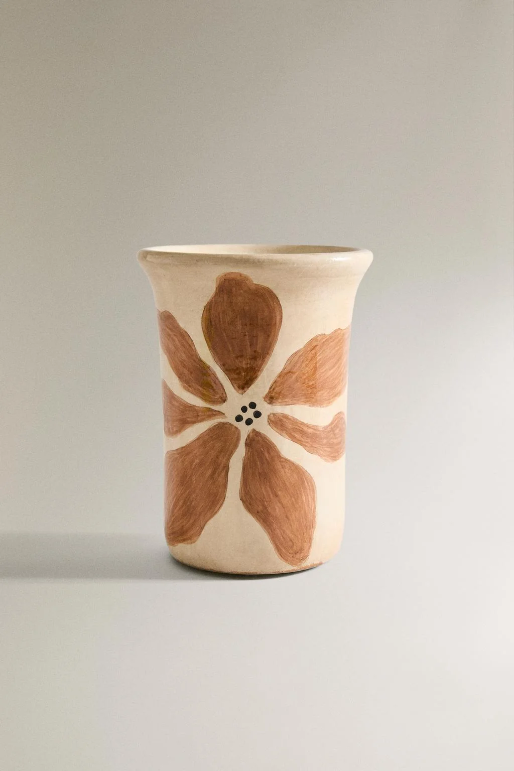 Ваза с росписью цветов