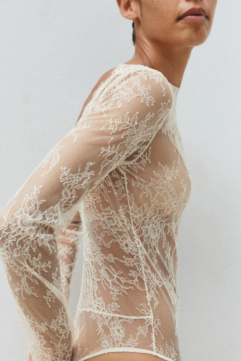 LACE BODYSUIT