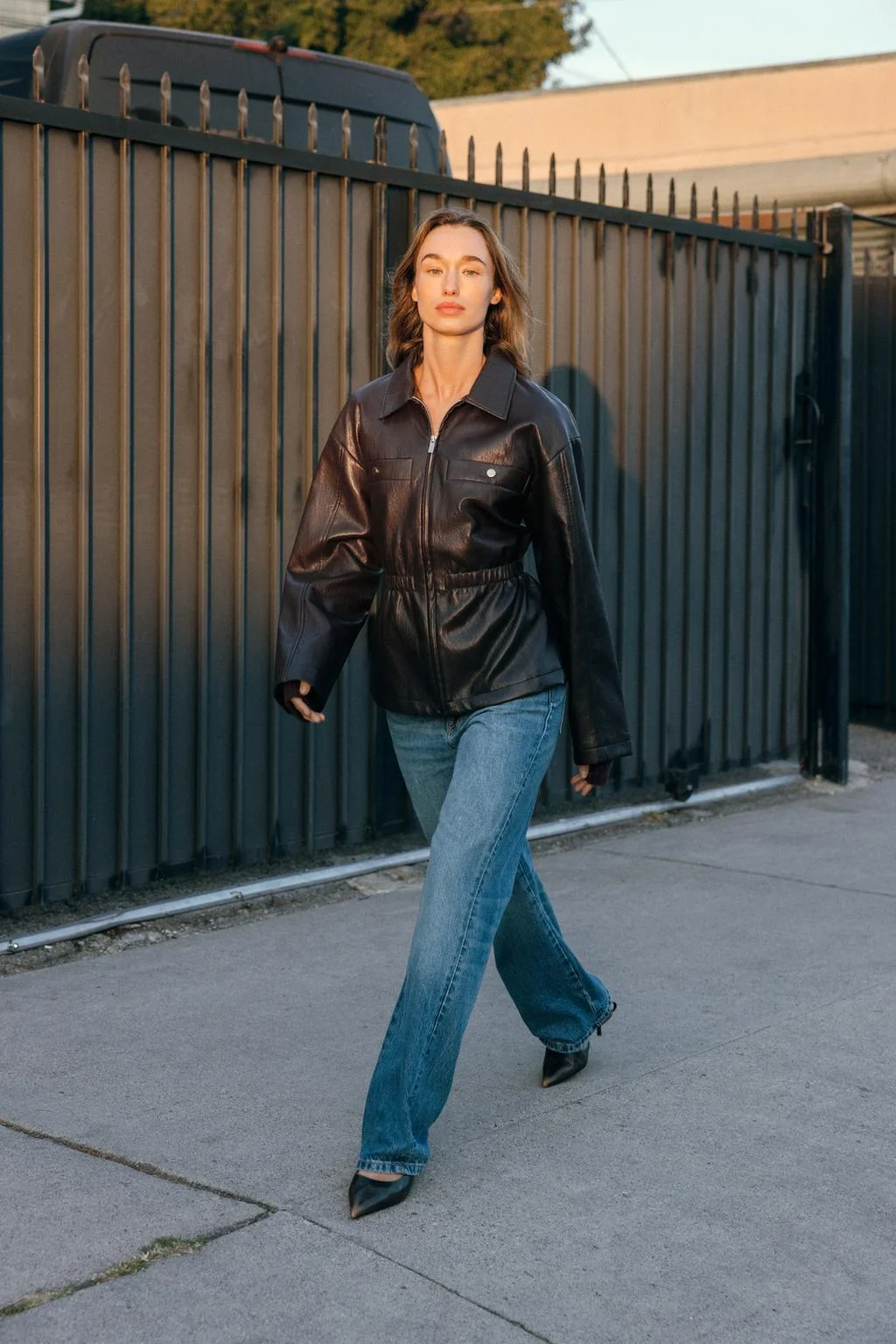 Куртка из искусственной кожи с резинкой на талии