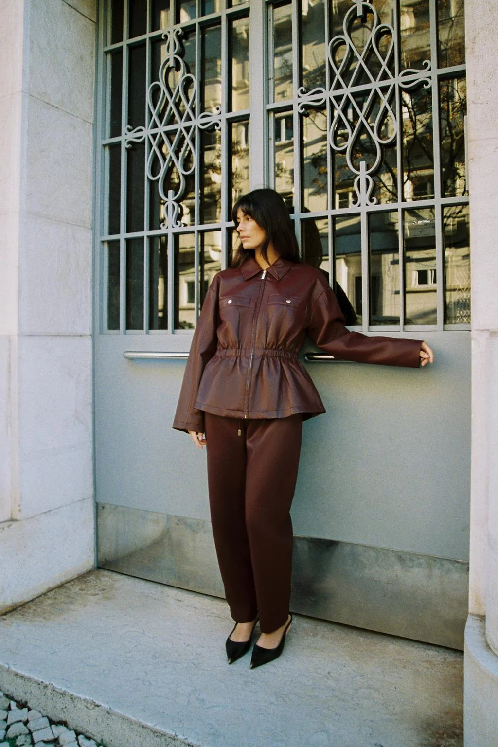 Куртка из искусственной кожи с резинкой на талии