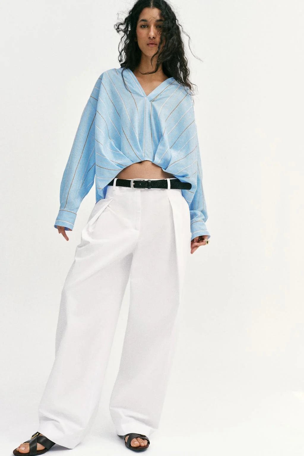 Льняная рубашка с пышным подолом