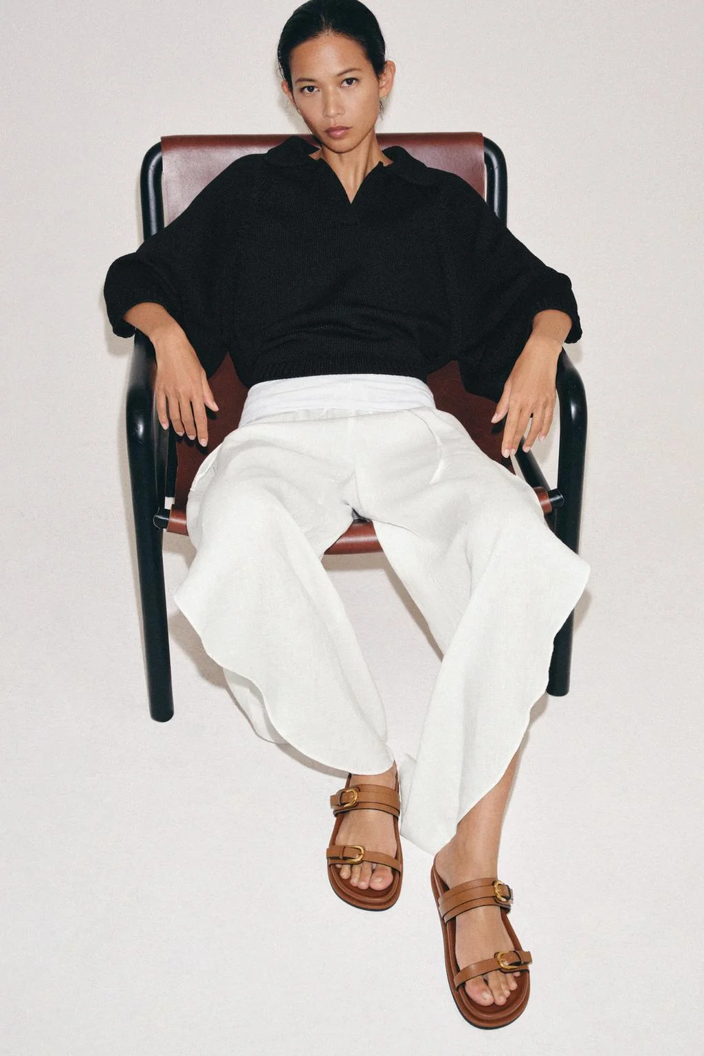 Сандалии с деталью на пряжке