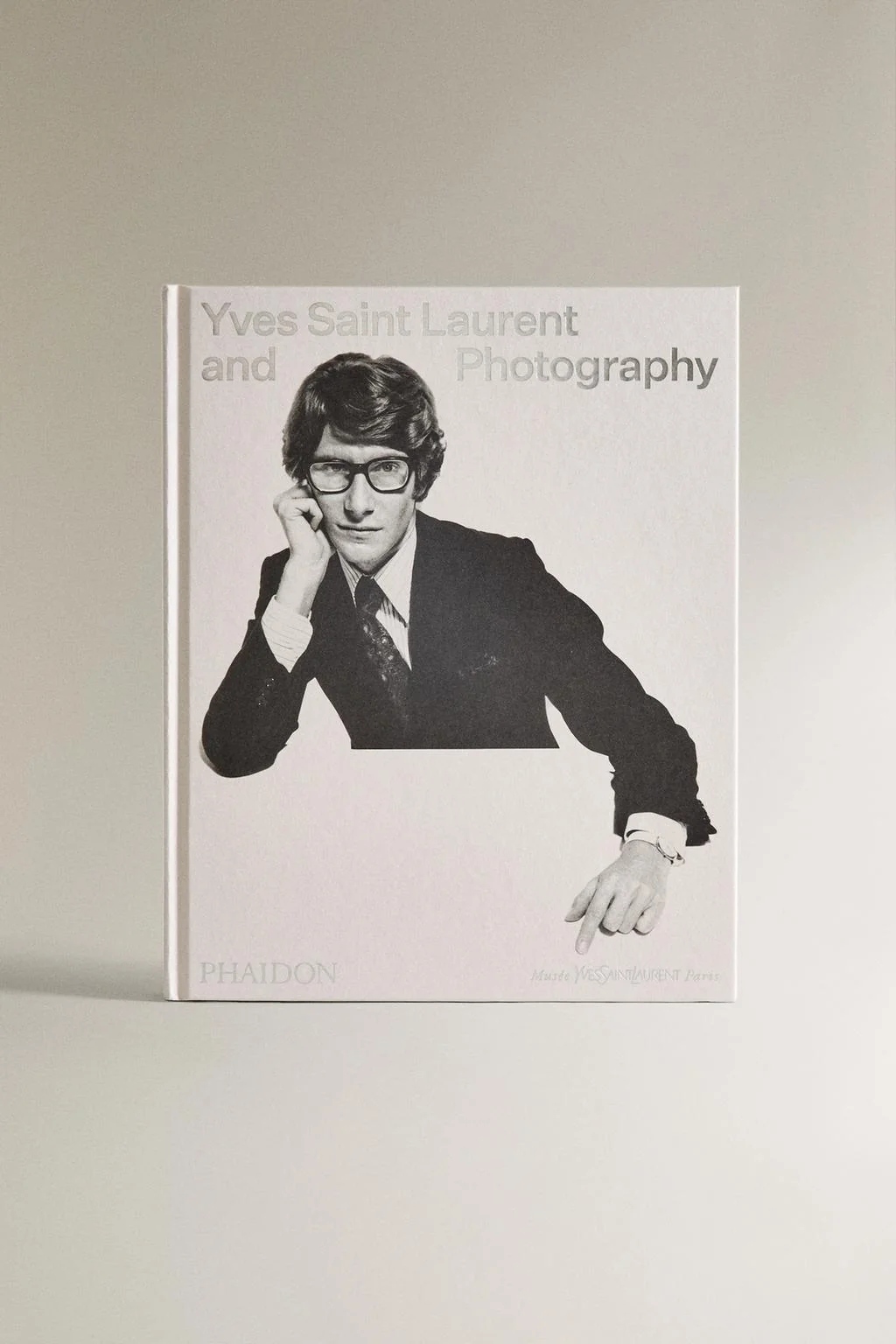 Книга YVES SAINT LAURENT и фотография (на английском)