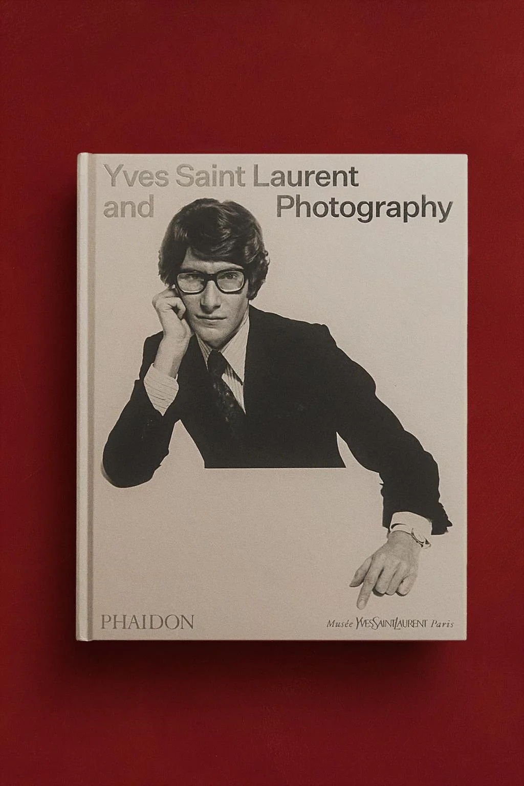КНИГА YVES SAINT LAURENT И ФОТОГРАФИЯ (НА АНГЛИЙСКОМ)