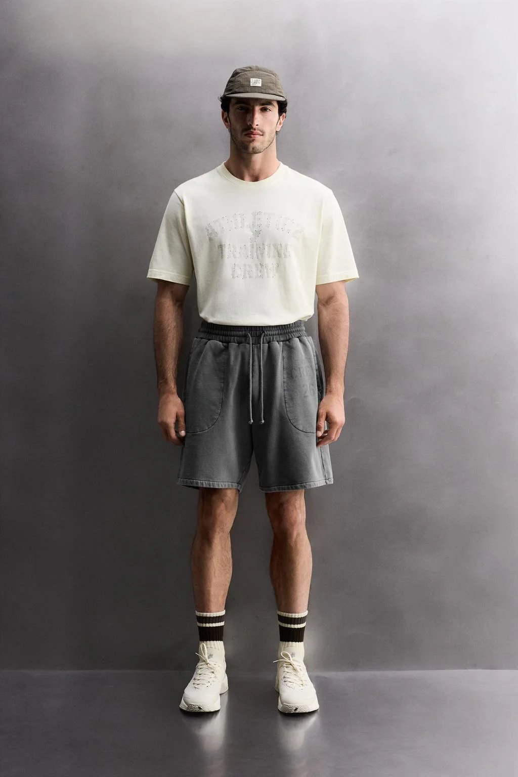 С потёртостями шорты-бермуды для тренировок — Шорты