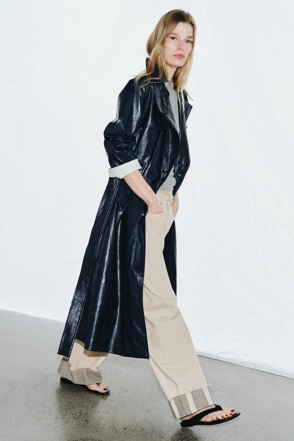 Оверсайз тренч с эффектом кожи ZW COLLECTION — Пальто
