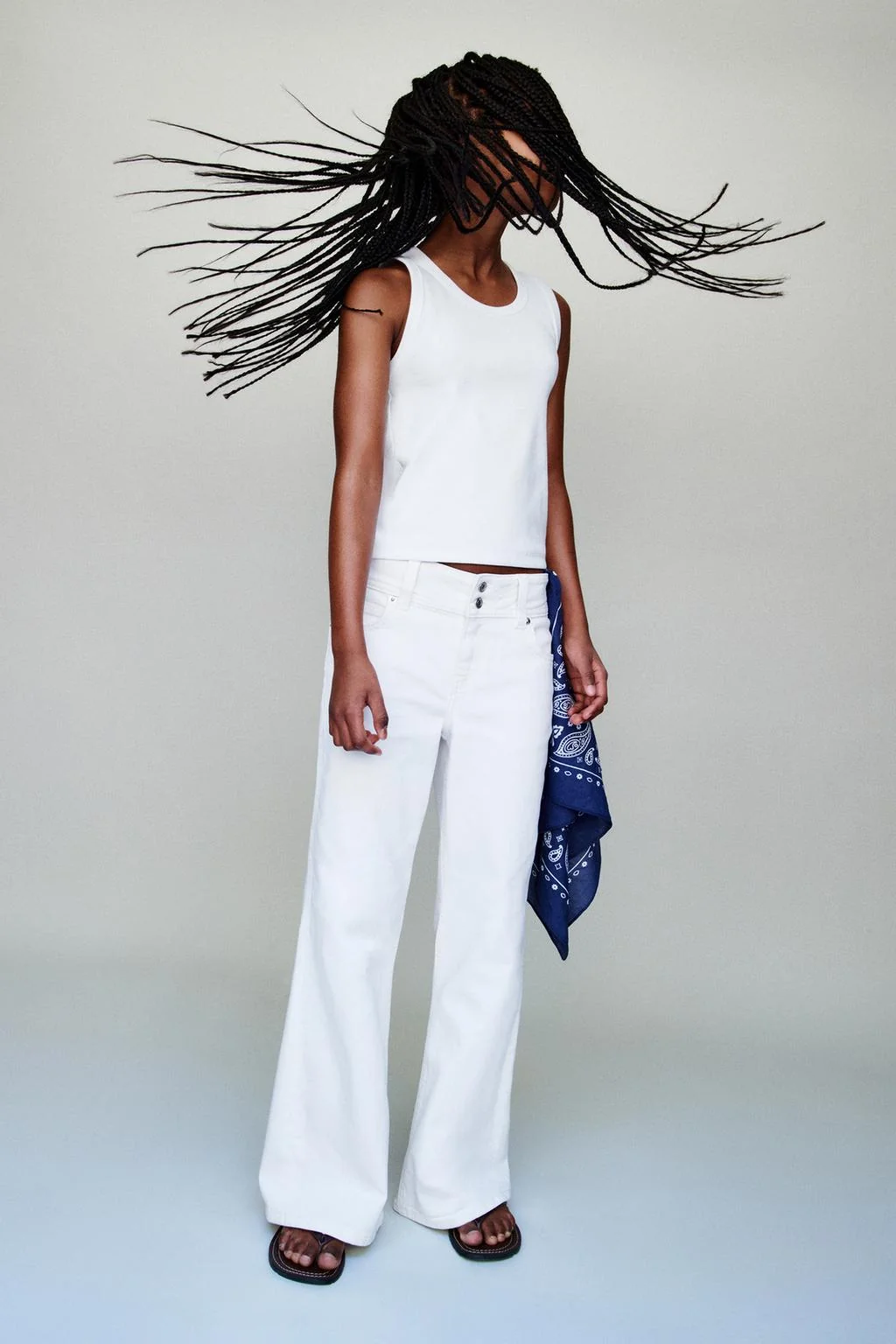 Рубчатая футболка с вырезом на спине