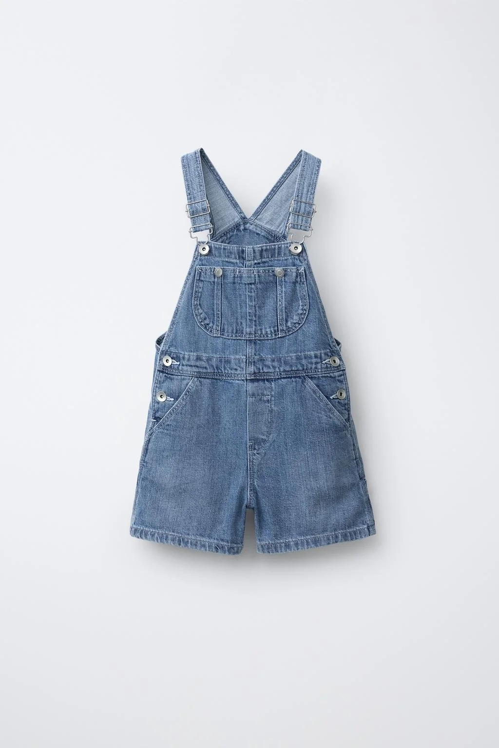 Комбинезон на лямках джинсовый короткий — Платья